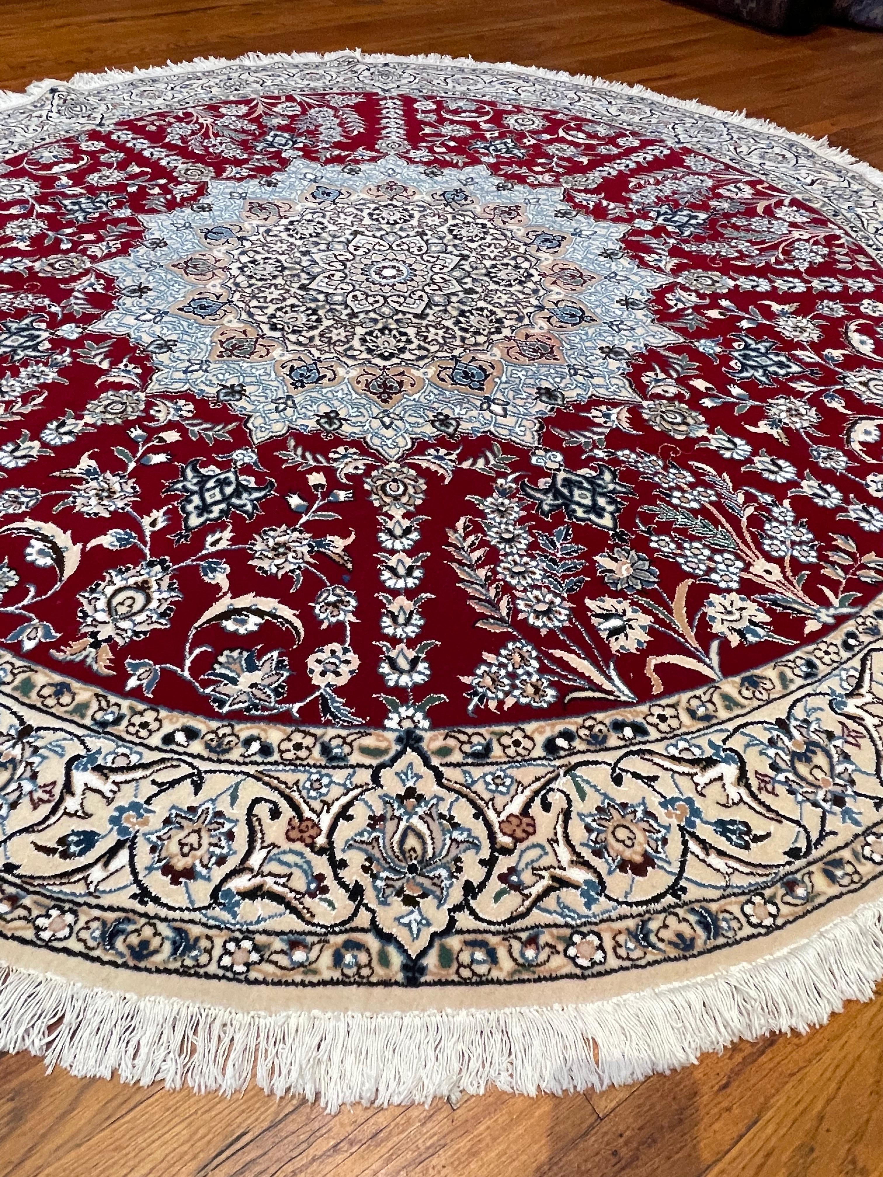 Persian Hand Knotted Medallion Floral Cream Red Nain Round Rug  In New Condition For Sale In San Diego, CA