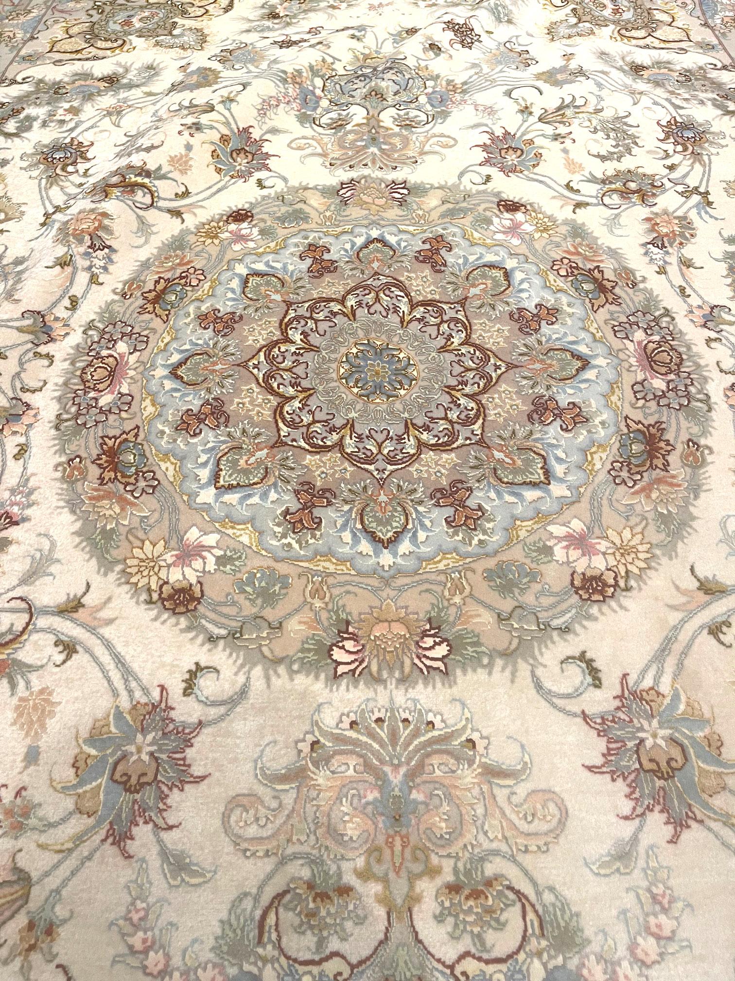 Tappeto Tabriz in seta floreale persiano in vendita 5