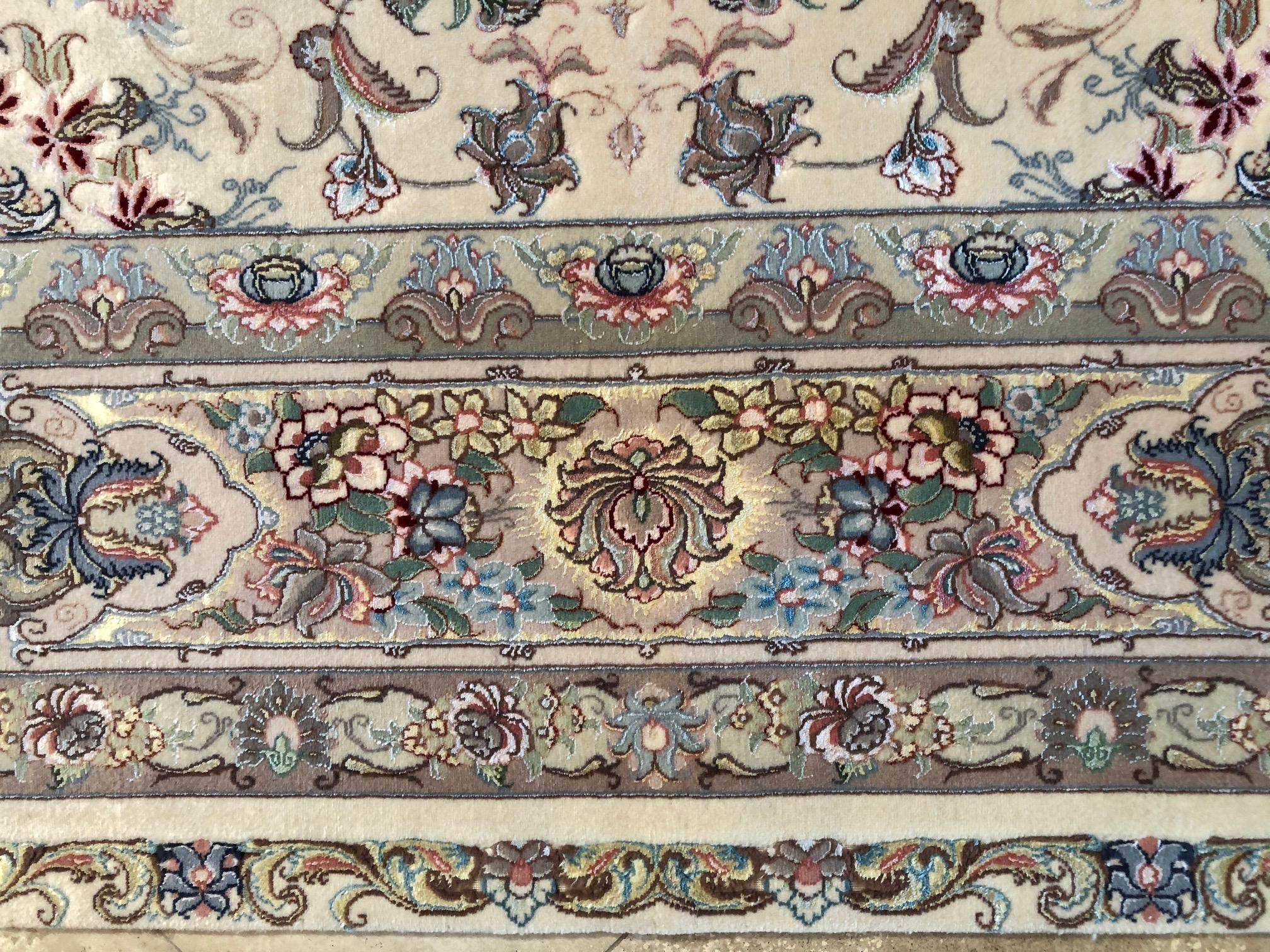 Persischer handgeknüpfter Medaillonteppich mit Blumenmuster aus Täbris im Angebot 7