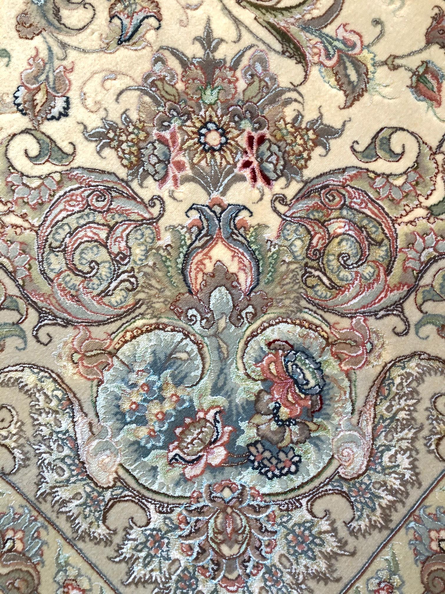 Persischer handgeknüpfter Medaillonteppich mit Blumenmuster aus Täbris im Angebot 8
