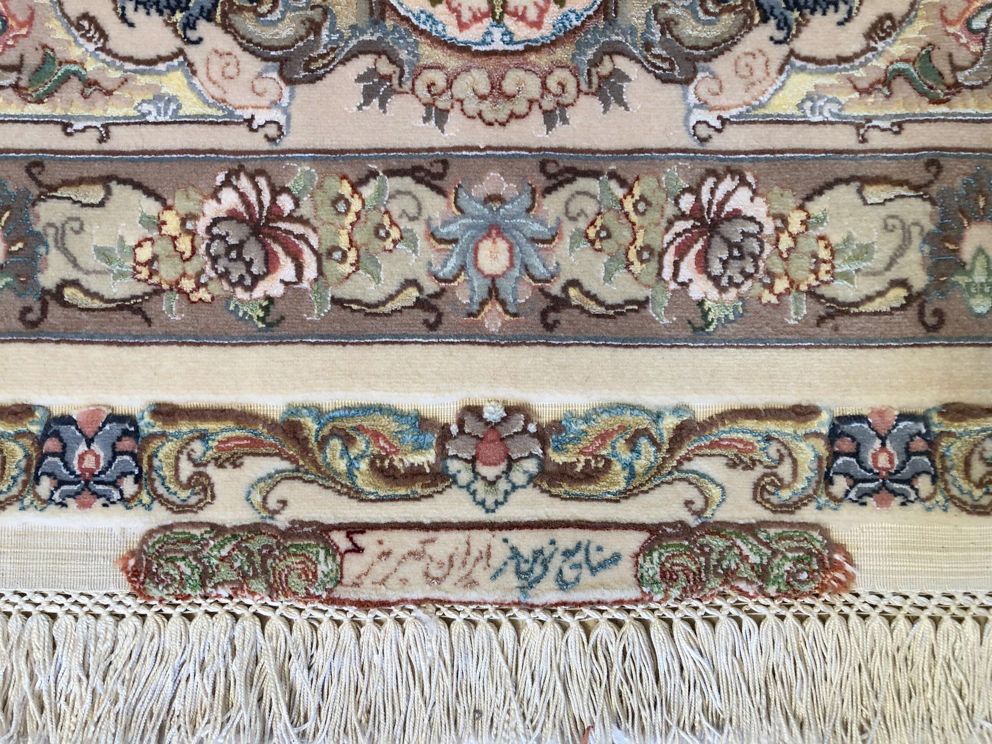 Persischer handgeknüpfter Medaillonteppich mit Blumenmuster aus Täbris im Angebot 9