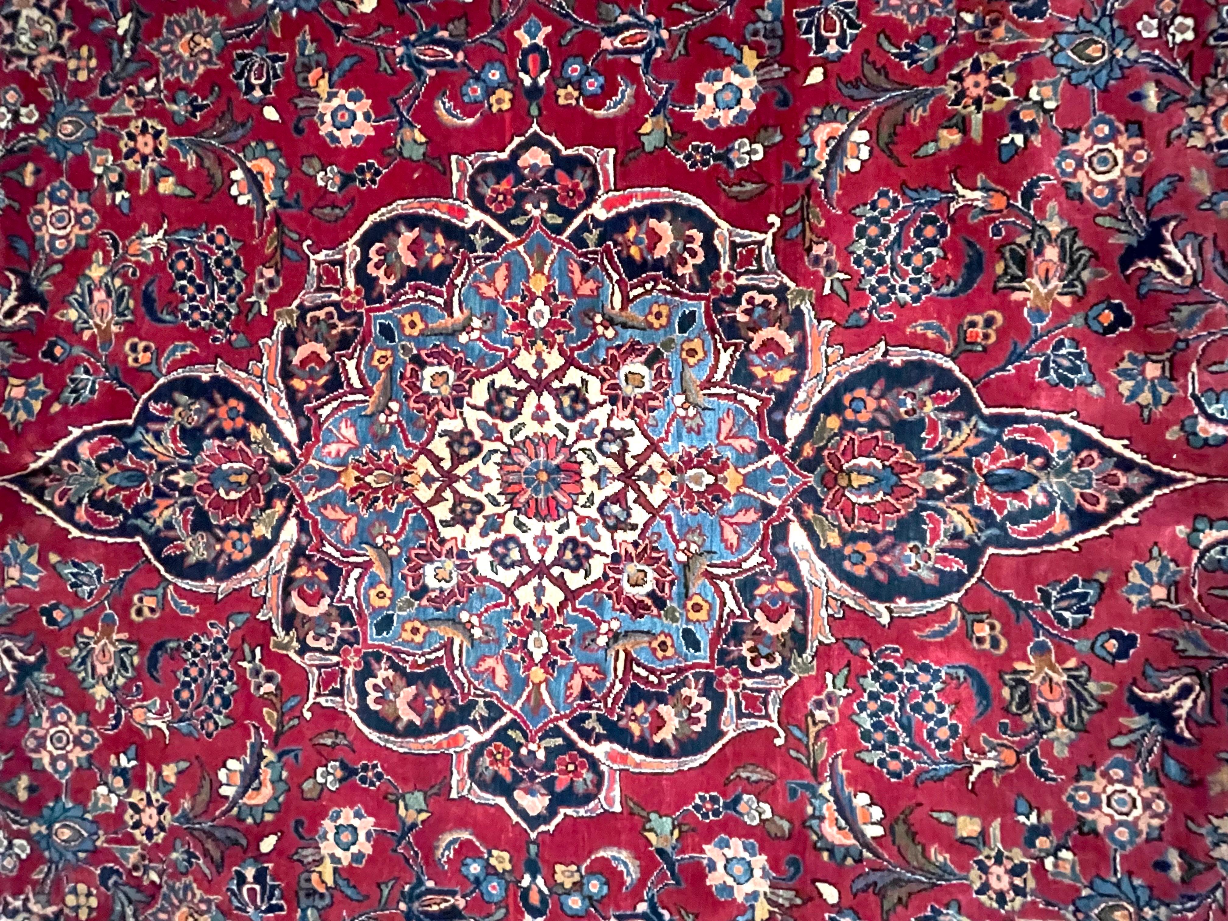 Persischer handgeknüpfter, geblümter, roter Kashan-Teppich mit Medaillon, um 1940 im Angebot 7