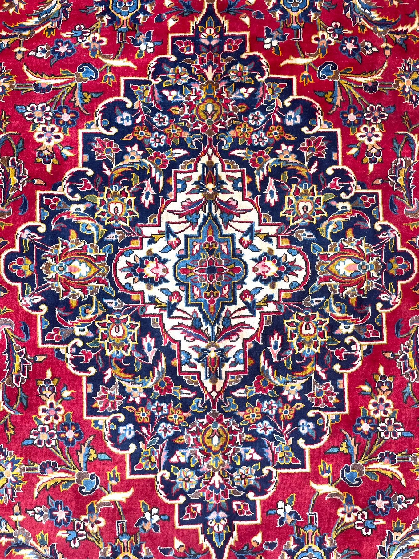 Persian Hand Knotted Medallion Floral Red Kashan Rug Circa 1970 In Good Condition For Sale In San Diego, CA