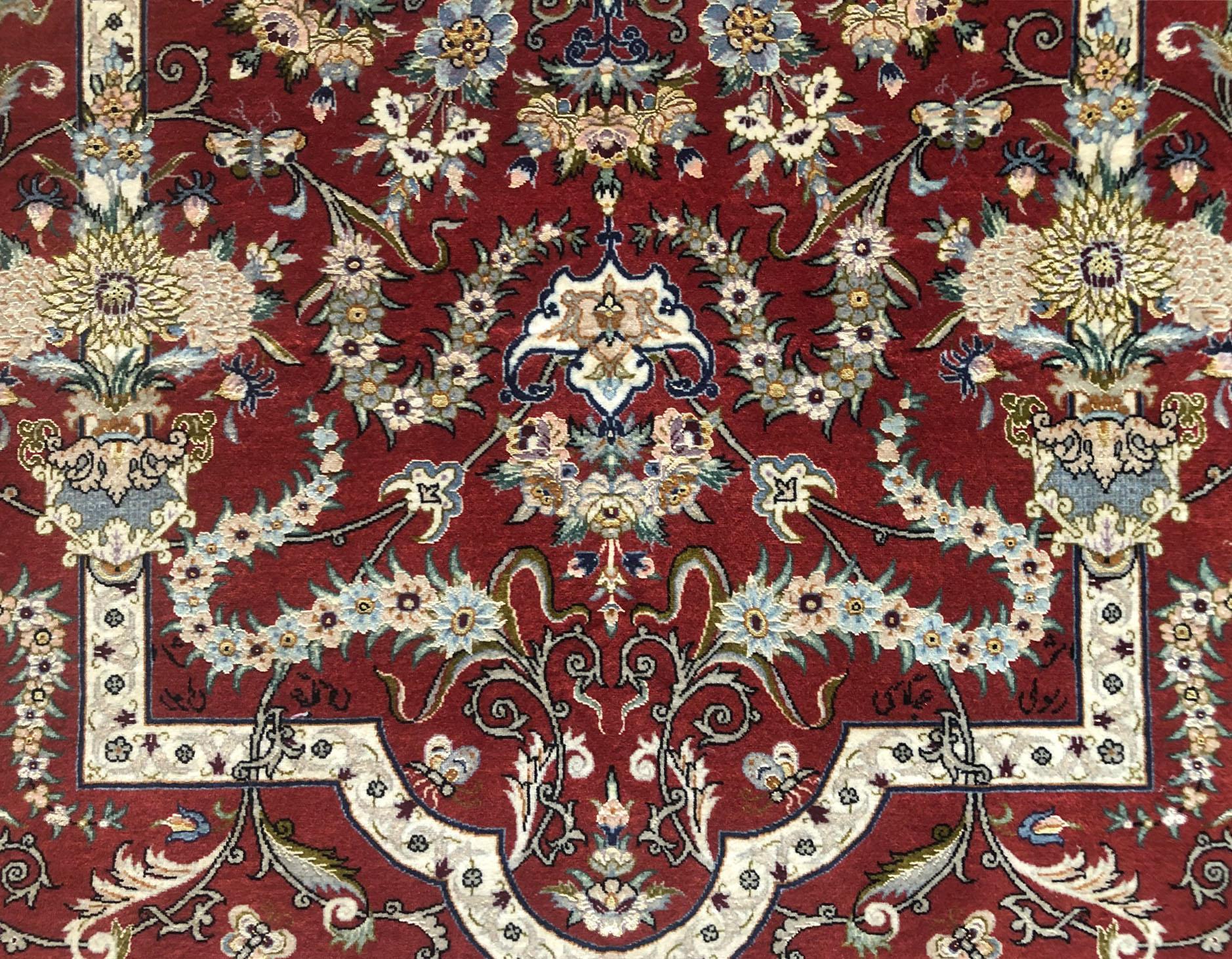 Persischer handgeknüpfter, geblümter Isfahan-Teppich aus Seide mit Medaillon im Angebot 2