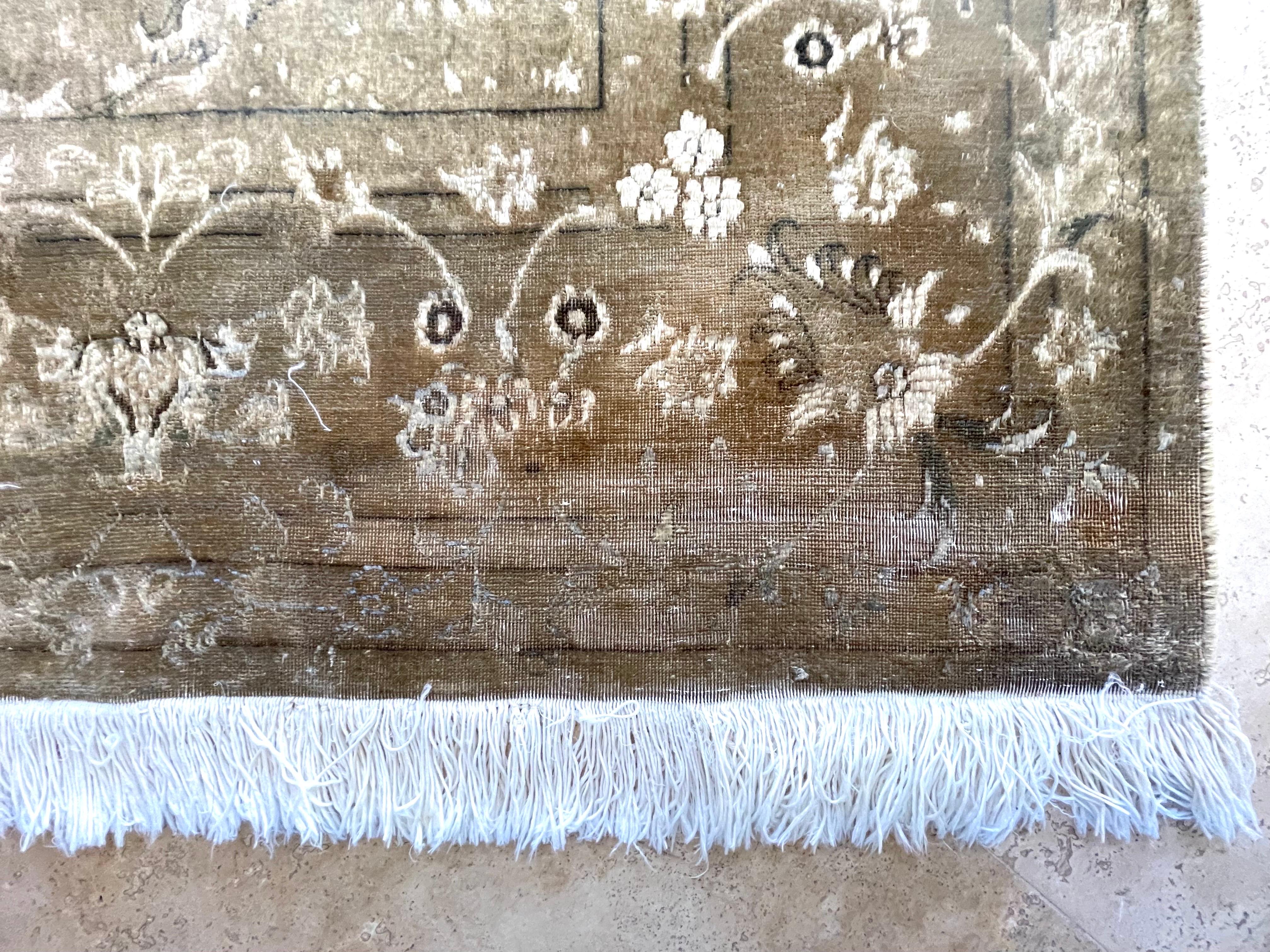 Persischer handgeknüpfter Medaillonteppich mit Blumenmuster aus Täbris im Zustand „Relativ gut“ im Angebot in San Diego, CA