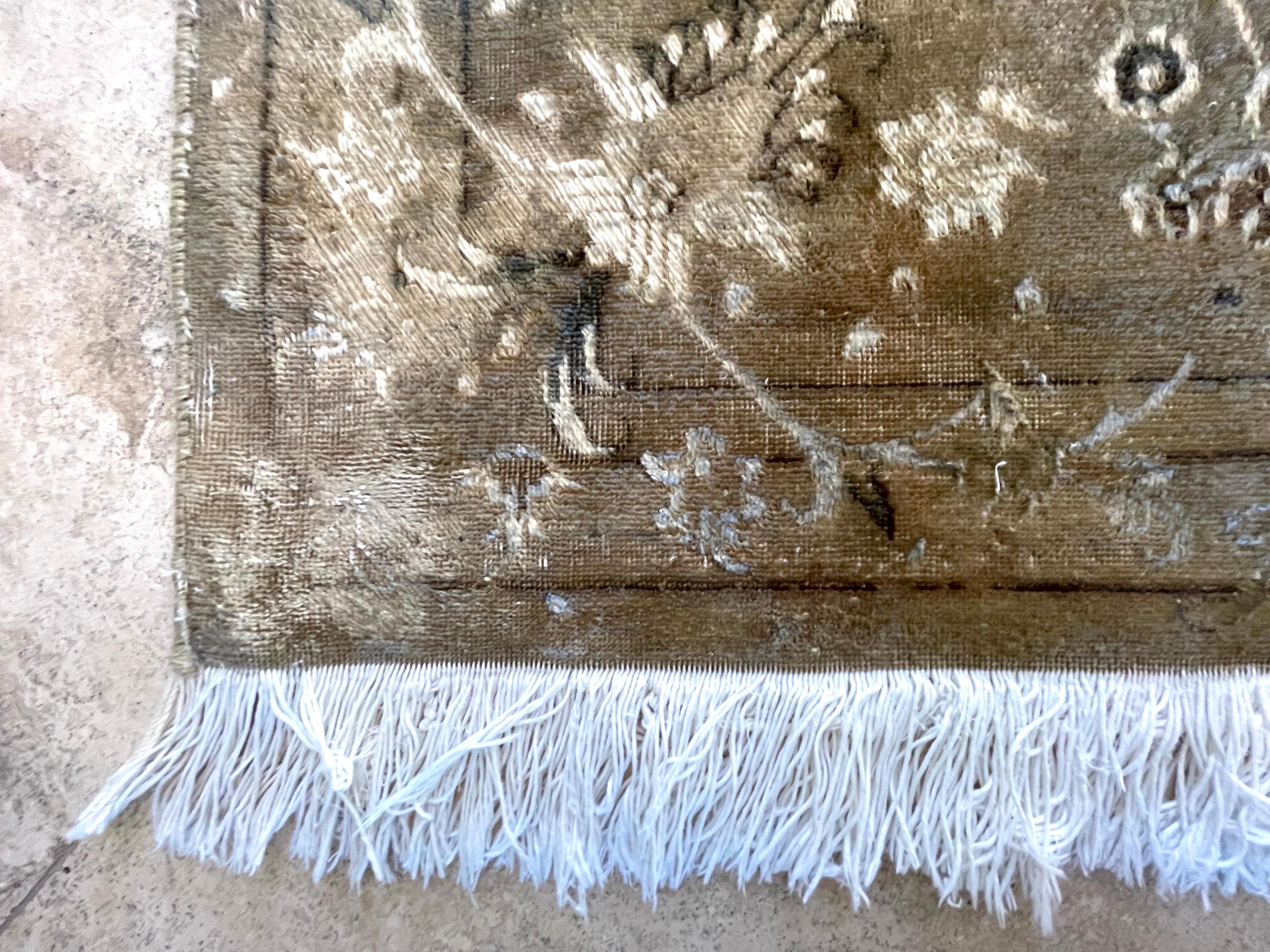 Persischer handgeknüpfter Medaillonteppich mit Blumenmuster aus Täbris im Angebot 1