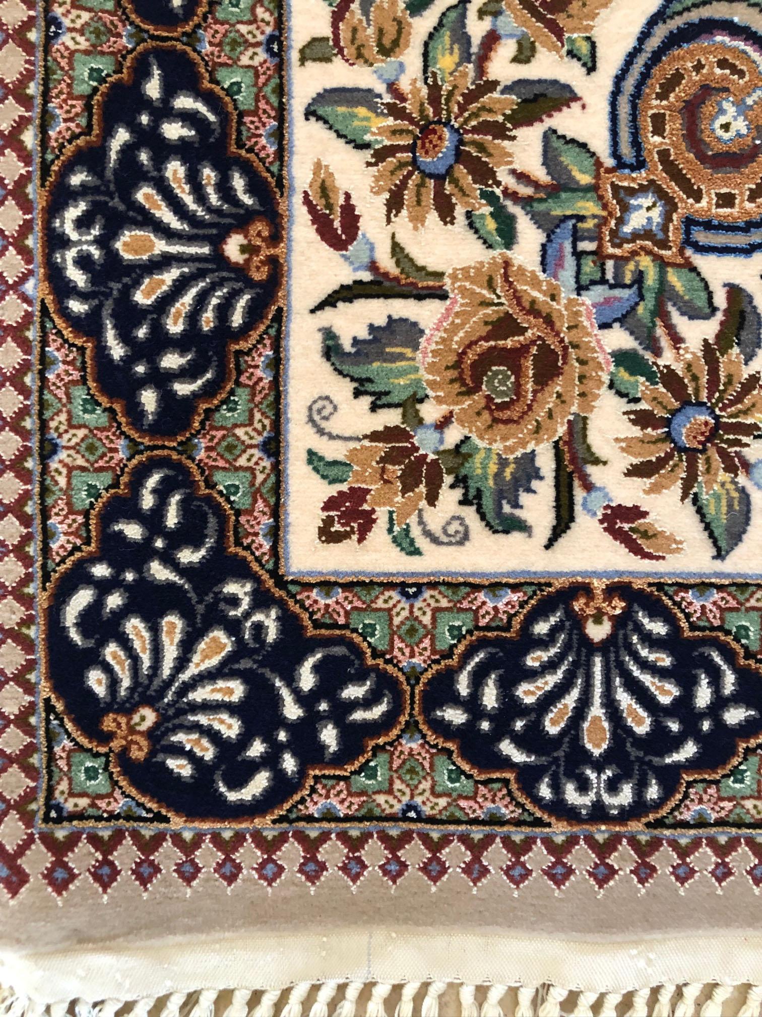 Persischer Isfahan-Teppich im Angebot 8