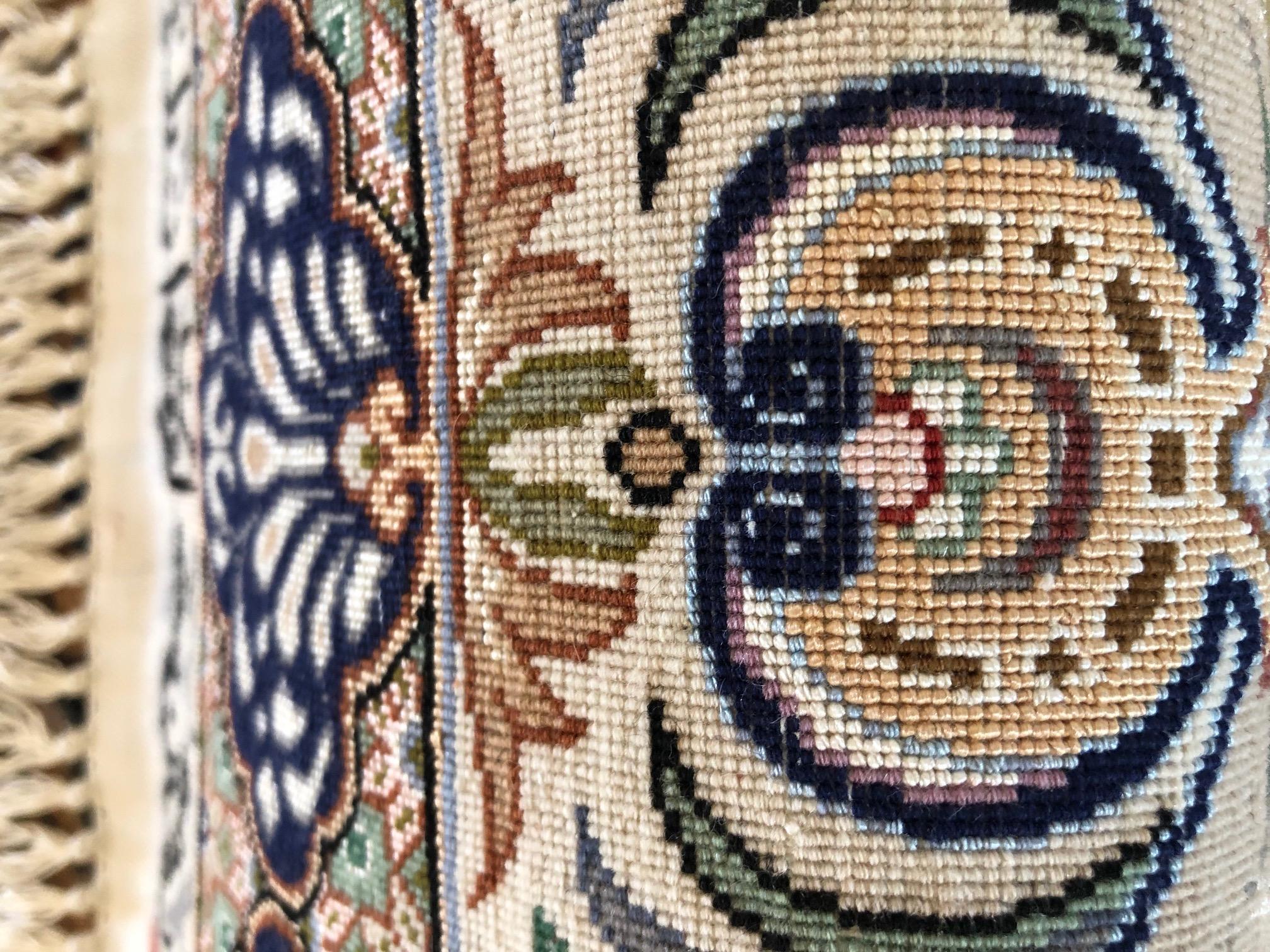 Persischer Isfahan-Teppich im Angebot 10