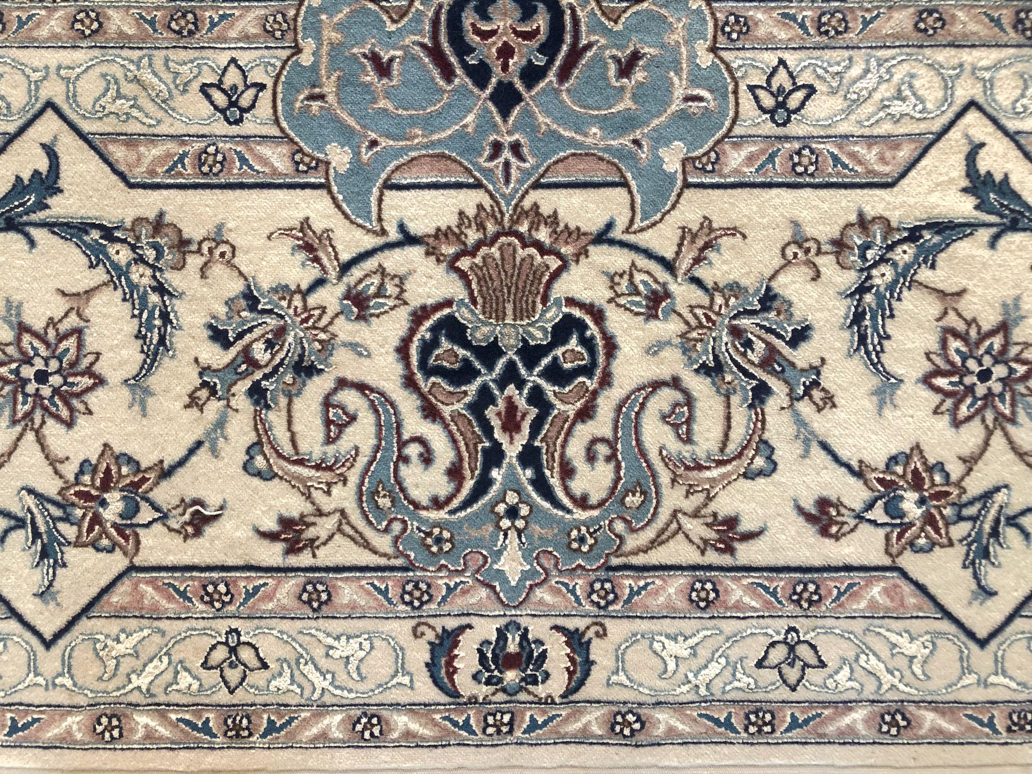 Persischer handgeknüpfter ovaler Medaillon-Teppich in Creme und Blau:: 6 La im Angebot 6