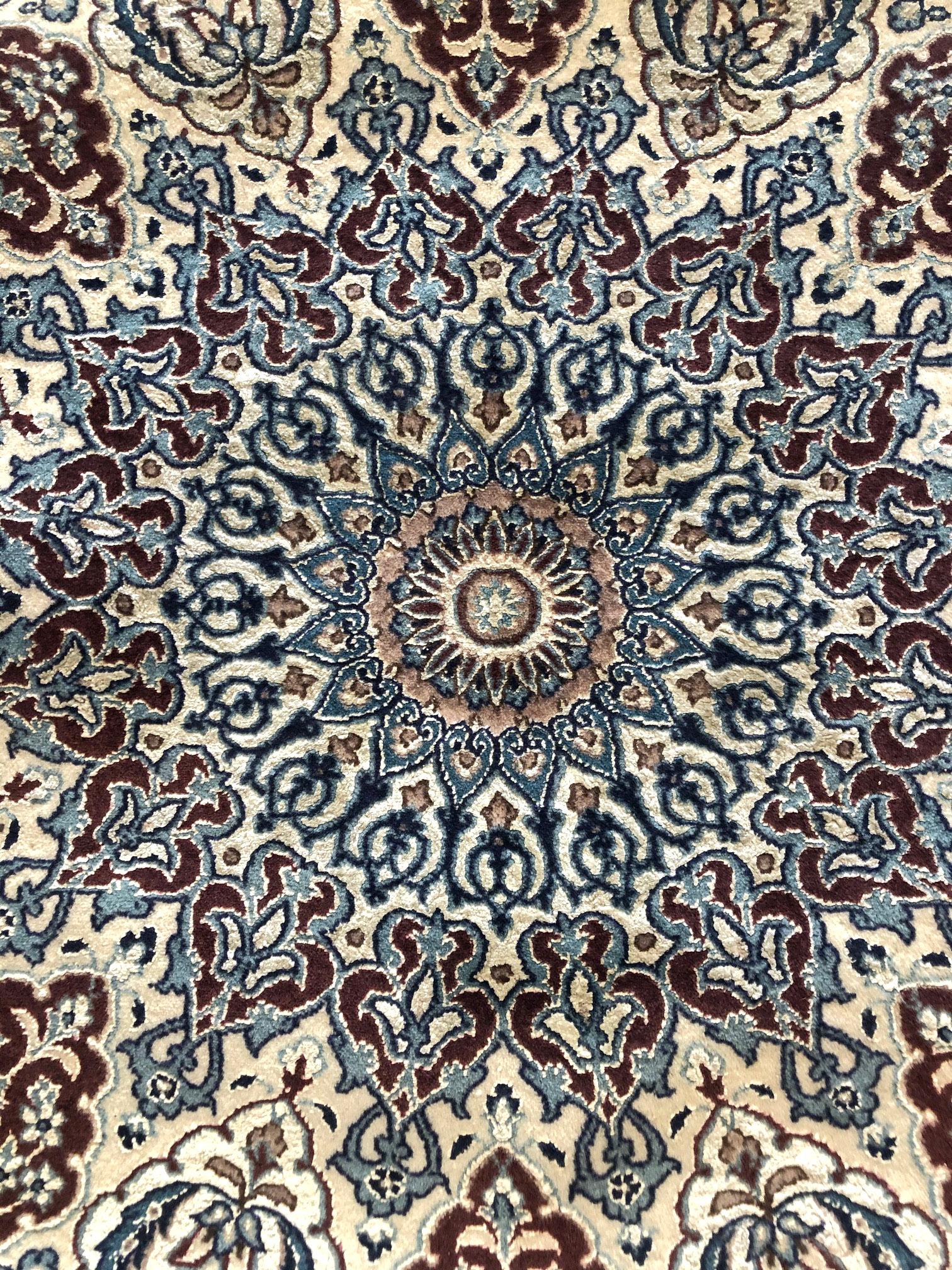 Persischer handgeknüpfter ovaler Medaillon-Teppich in Creme und Blau:: 6 La im Zustand „Gut“ im Angebot in San Diego, CA