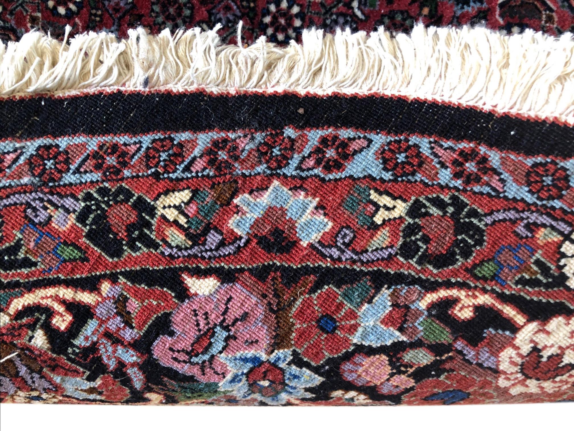 Tapis rond persan Herati Bijar 'Bidjar', rouge, noué à la main, avec toutes sortes de motifs en vente 3