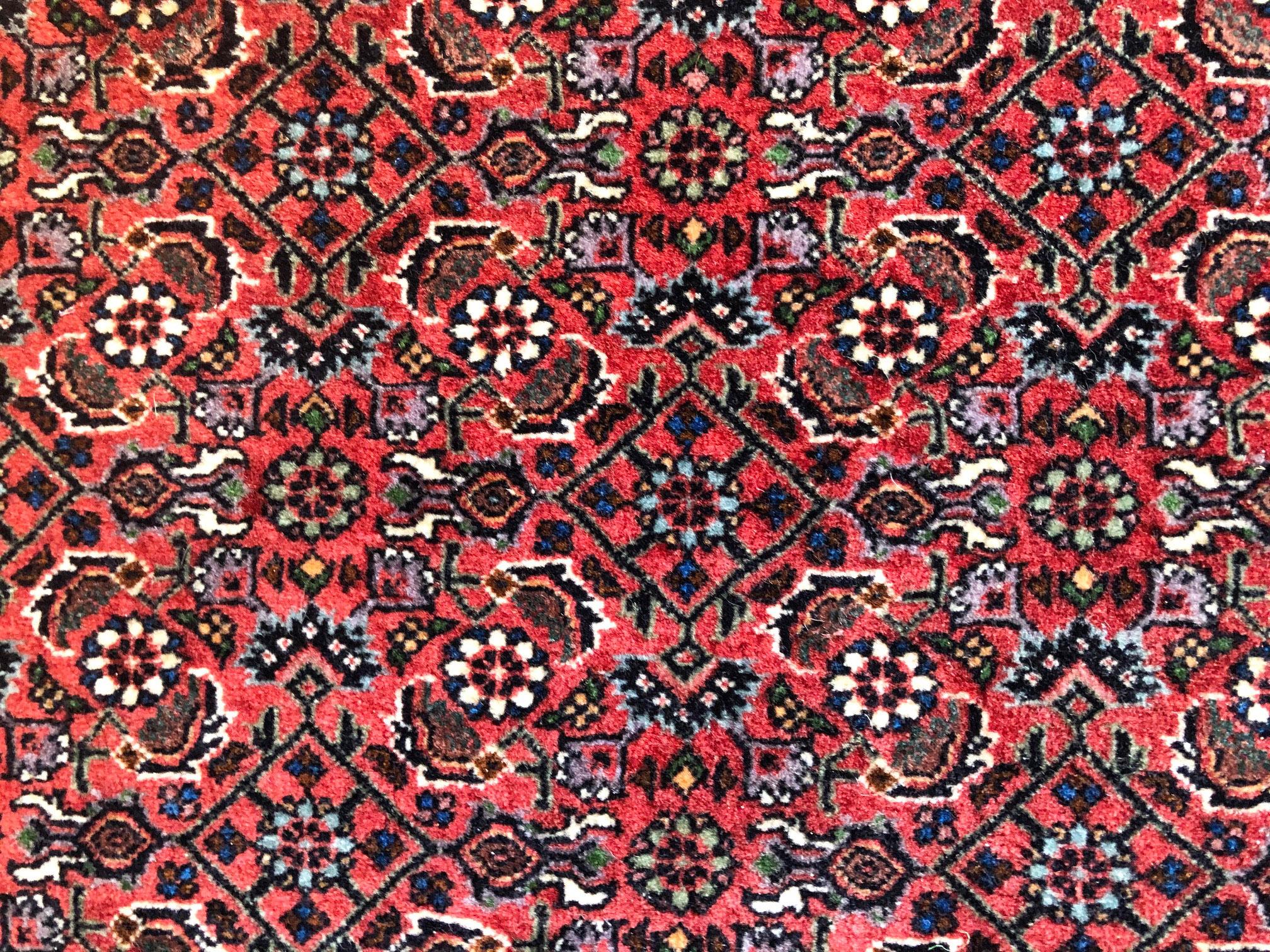 Perse Tapis rond persan Herati Bijar 'Bidjar', rouge, noué à la main, avec toutes sortes de motifs en vente