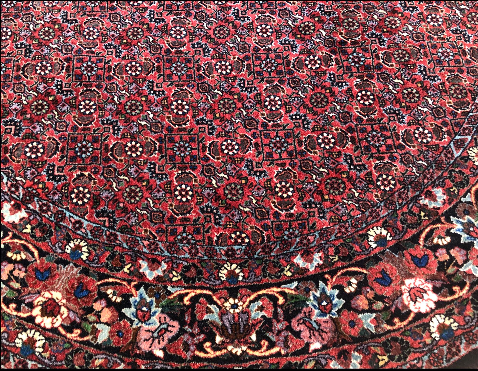 Tapis rond persan Herati Bijar 'Bidjar', rouge, noué à la main, avec toutes sortes de motifs Neuf - En vente à San Diego, CA