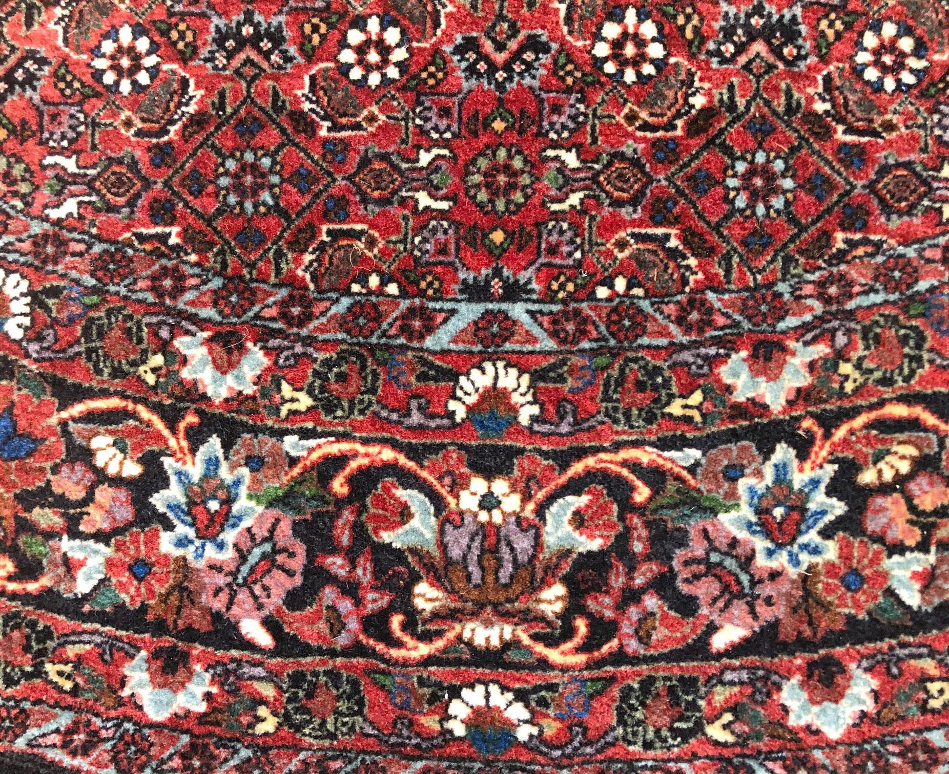 Laine Tapis rond persan Herati Bijar 'Bidjar', rouge, noué à la main, avec toutes sortes de motifs en vente