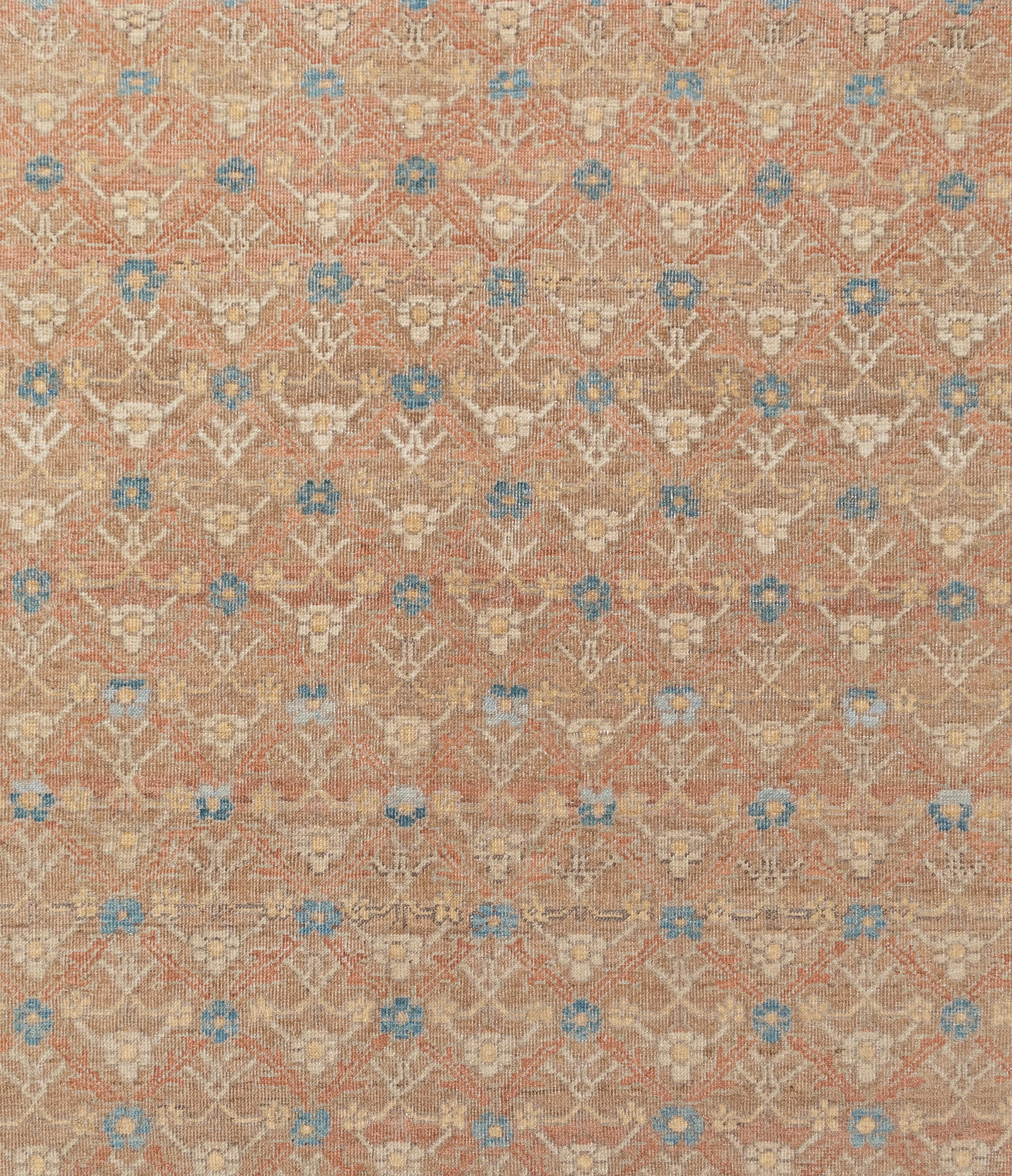 Persischer handgeknüpfter Teppich mit floralem Herati-Muster in zartem Korallenrot und Himmelblau (21. Jahrhundert und zeitgenössisch) im Angebot