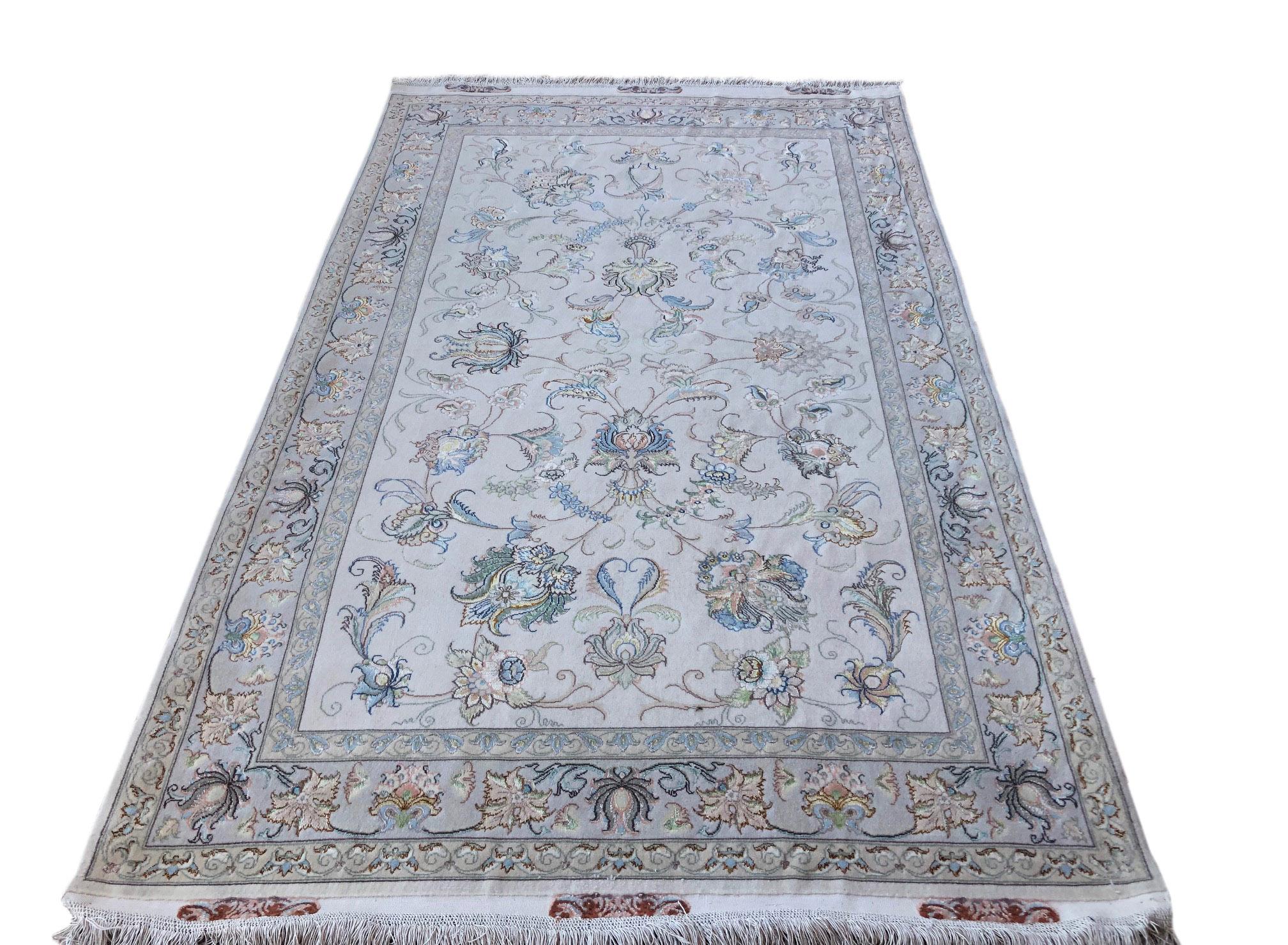 Persian Hand Knotted Semi Medallion Floral Cream Silk Tabriz Rug 60 Raj In New Condition For Sale In San Diego, CA