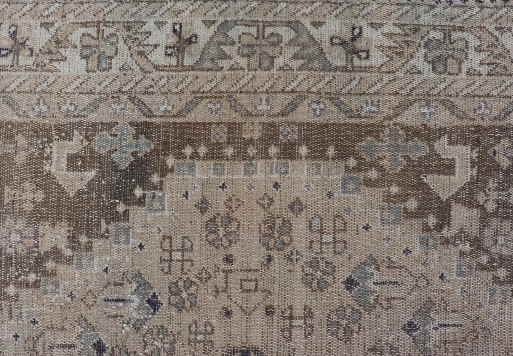 Persian Hand Knotted Shiraz Rug with Vertical Sub-Geometric Medallion 5