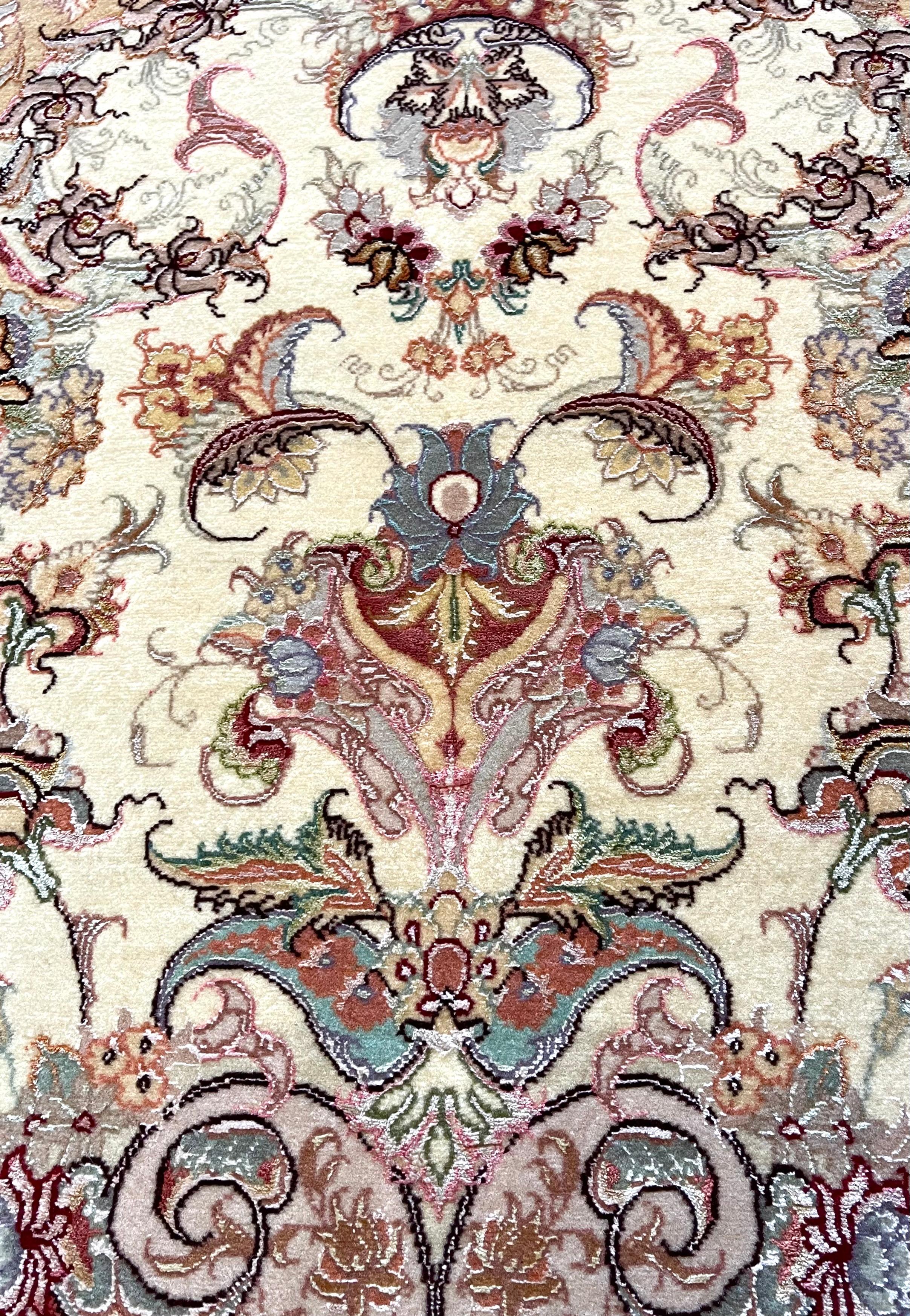 XXIe siècle et contemporain Tapis persan noué à la main de Tabriz à motifs floraux en vente