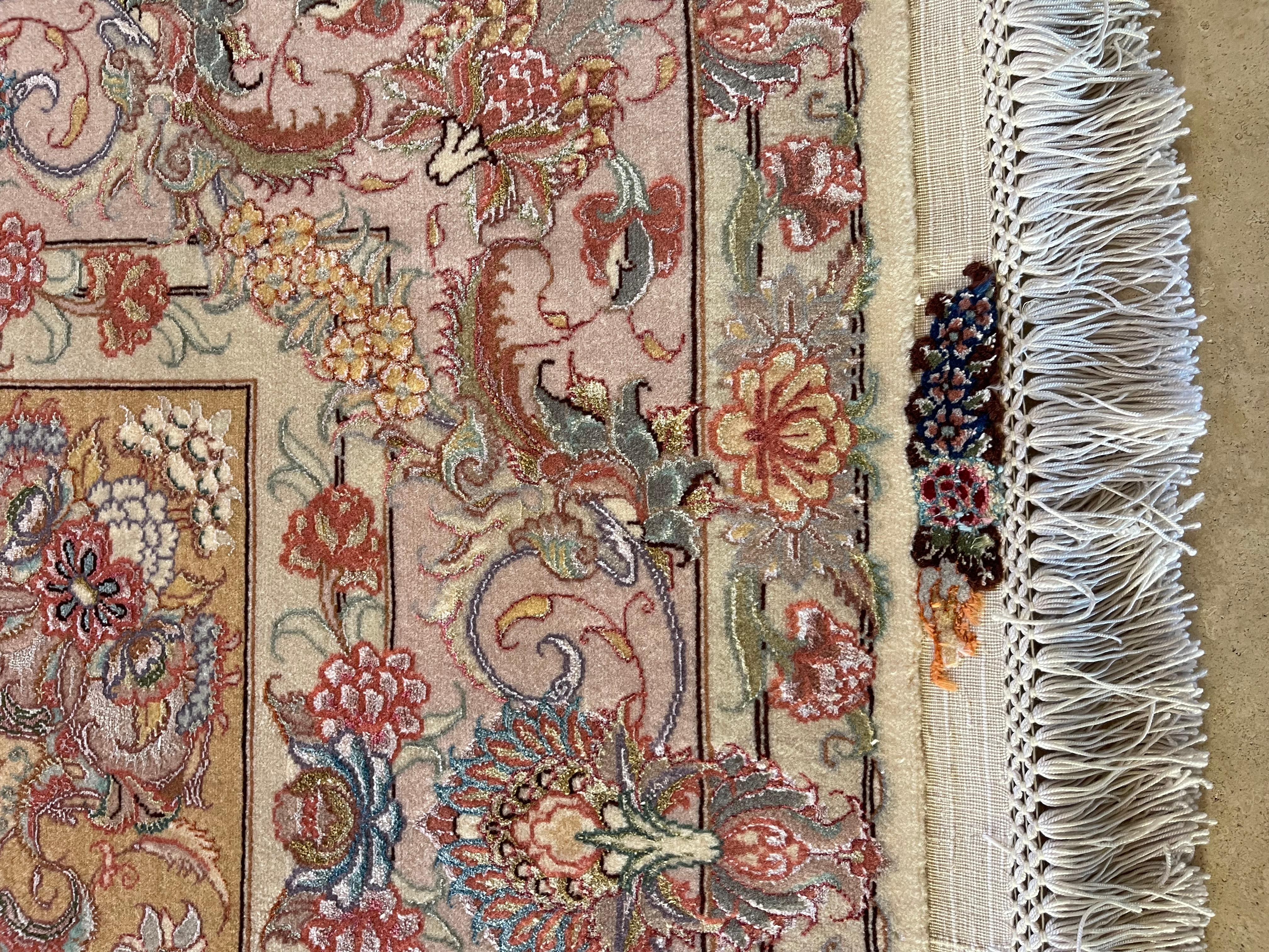 Tapis persan noué à la main de Tabriz à motifs floraux en vente 2