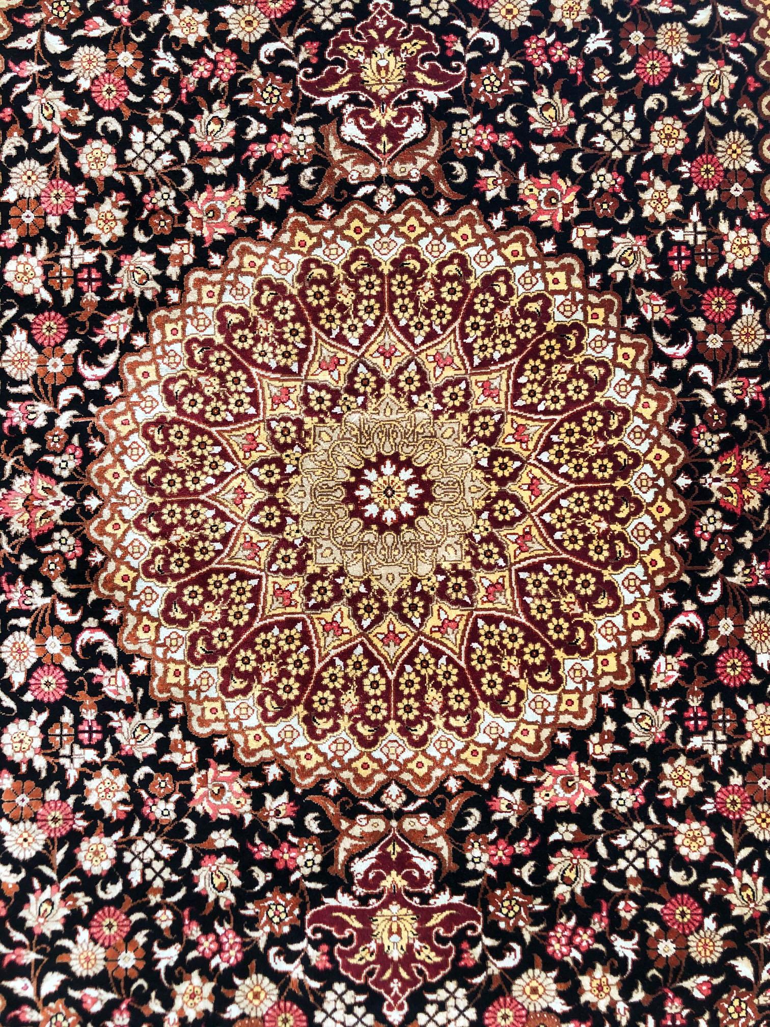 XXIe siècle et contemporain Tapis persan noué à la main, médaillon floral Qum en vente