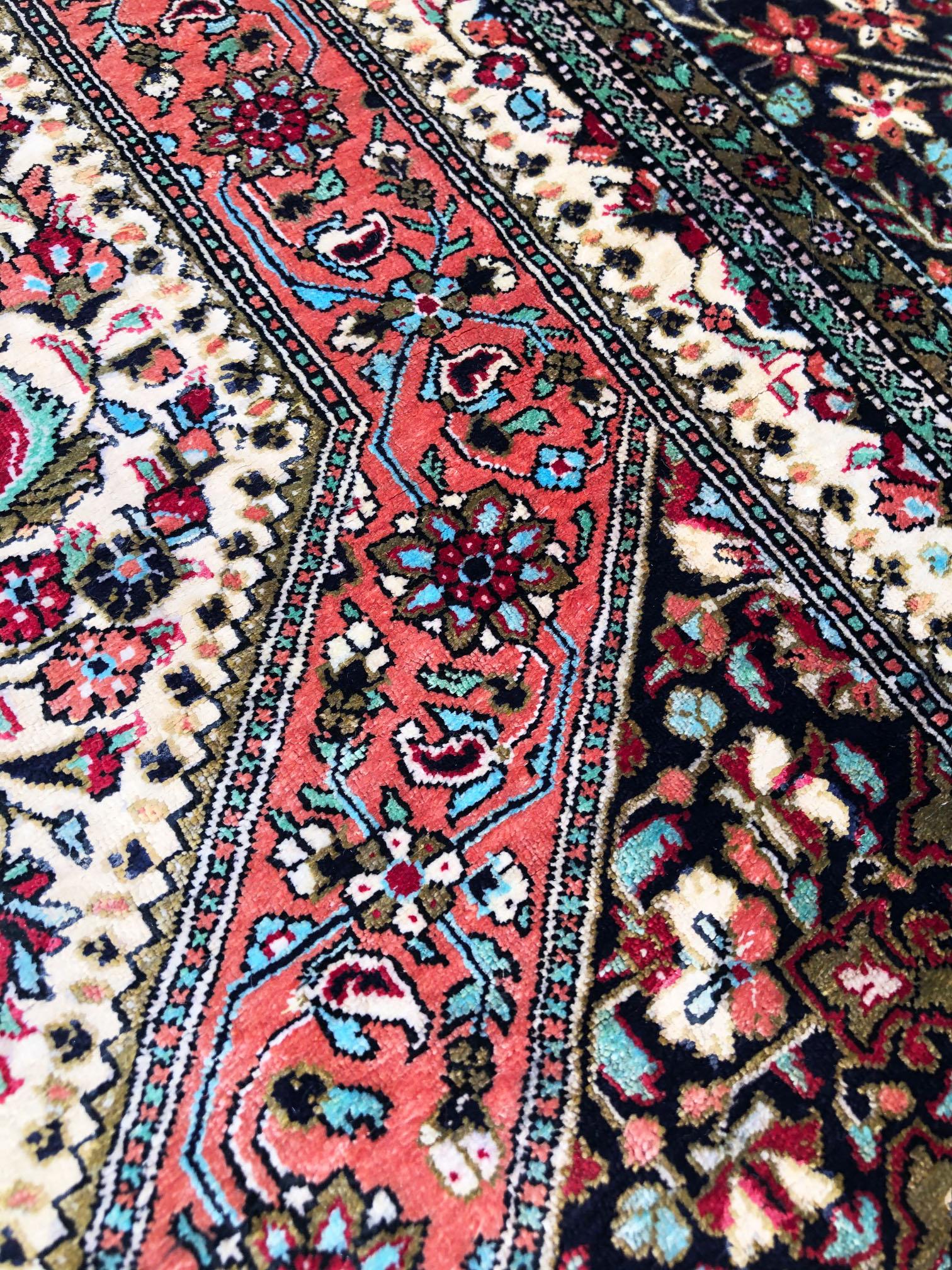 Persischer roter Qum-Teppich im Angebot 9