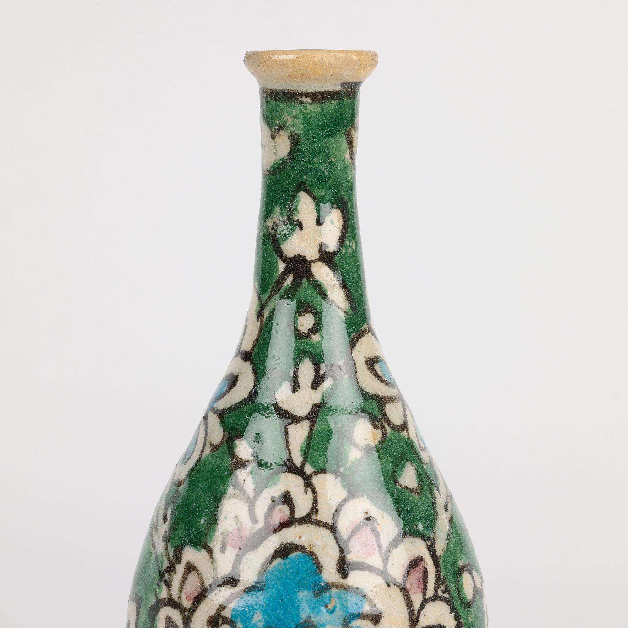 Vase persan peint à la main en forme de bouteille avec motif d'artichaut en vente 6