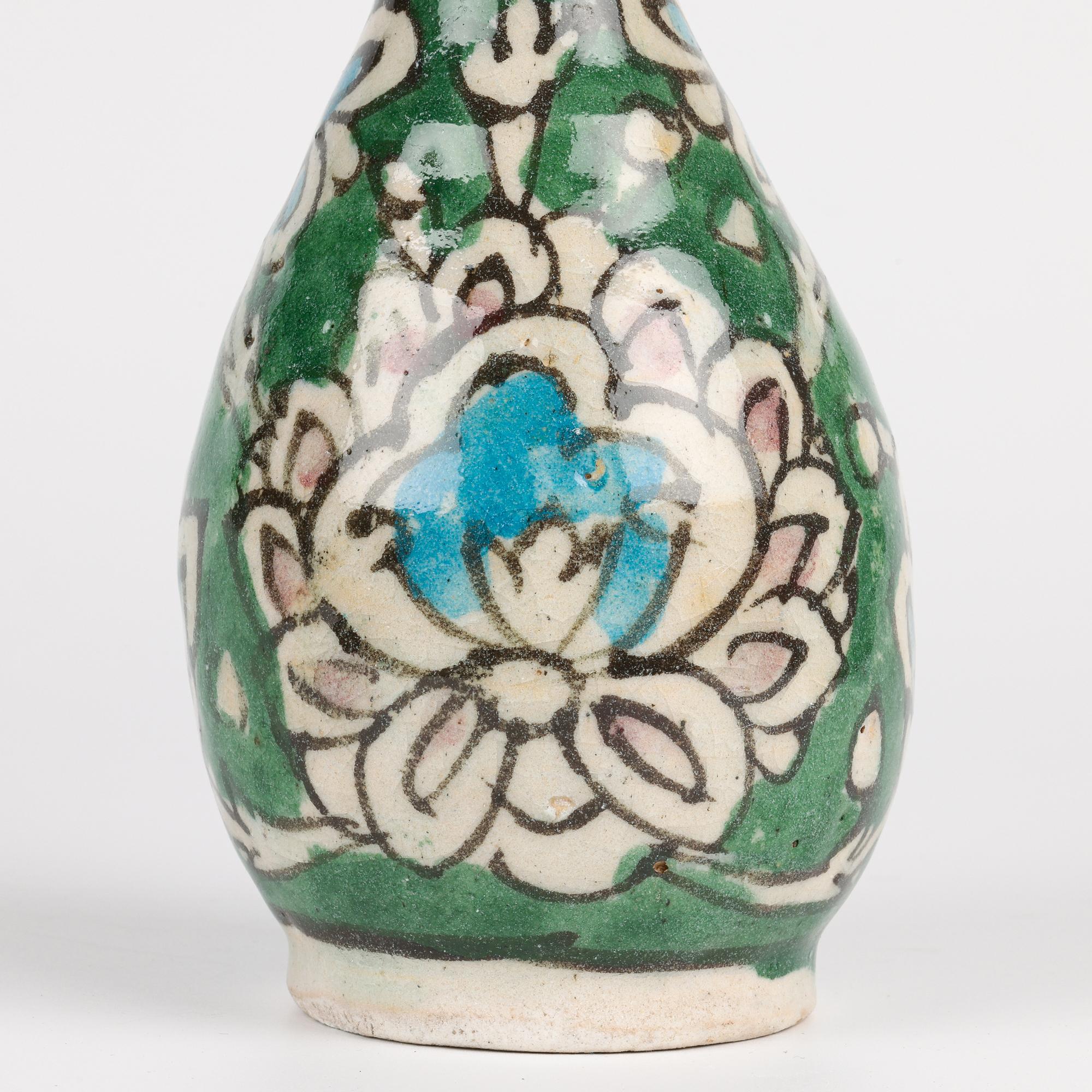 Vase persan peint à la main en forme de bouteille avec motif d'artichaut en vente 7