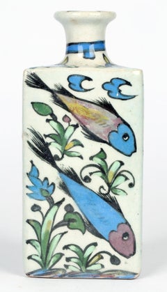 Vase persan en faïence peint à la main avec poissons