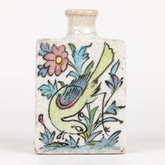 Paire de vases persans peints à la main avec oiseaux et poissons