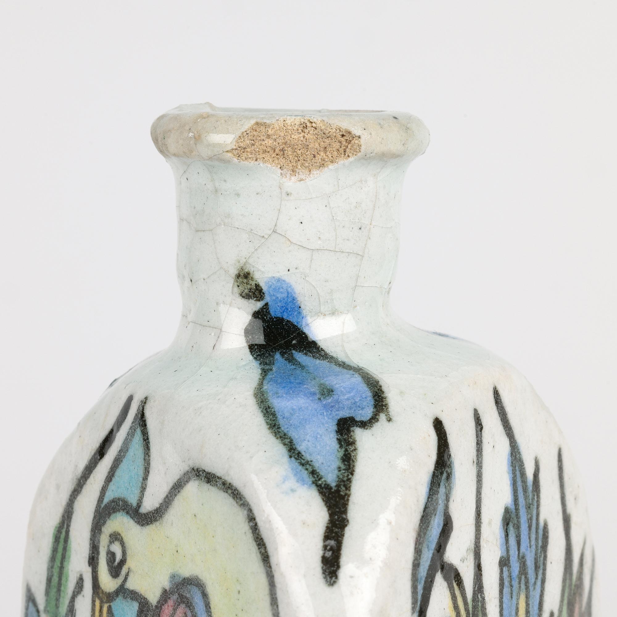 Poterie Vase persan triangulaire peint à la main avec oiseau en vente