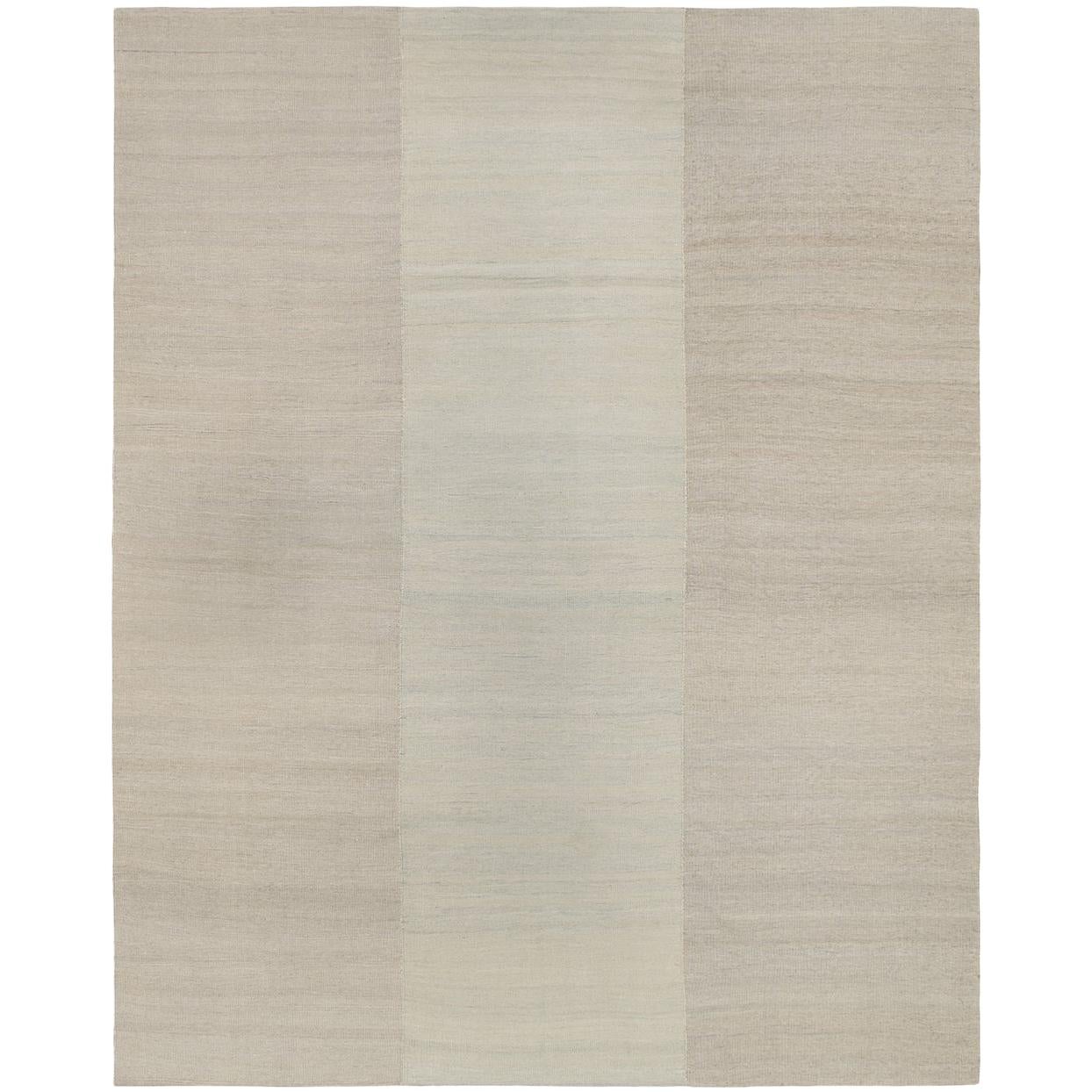 Persian Shiraz Handwoven Flatweave Rug in Natural Colors For Sale