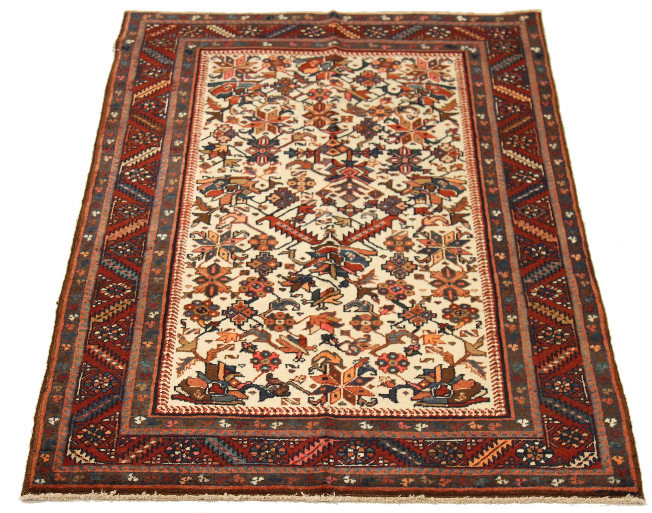Scopri l'eleganza dei tappeti persiani Heriz con le caratteristiche dei tappeti CIRCA del 1880. Progettato con una meticolosa attenzione ai dettagli, questo design esclusivo è perfetto per valorizzare il tuo spazio.
