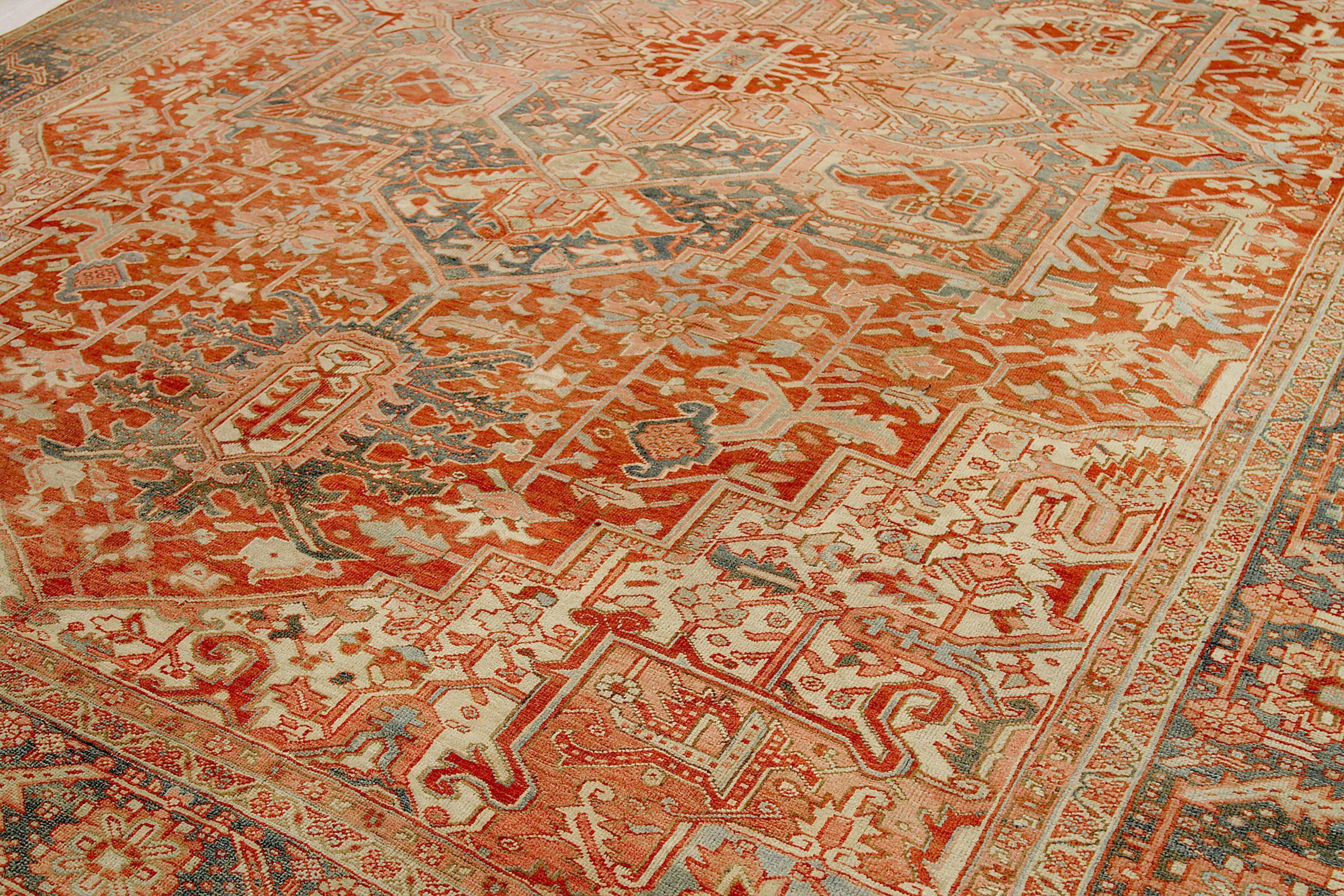 Persische Heriz-Teppiche Circa 1880 - Wolle Blau Elfenbein Rot Design - 92545 (20. Jahrhundert) im Angebot