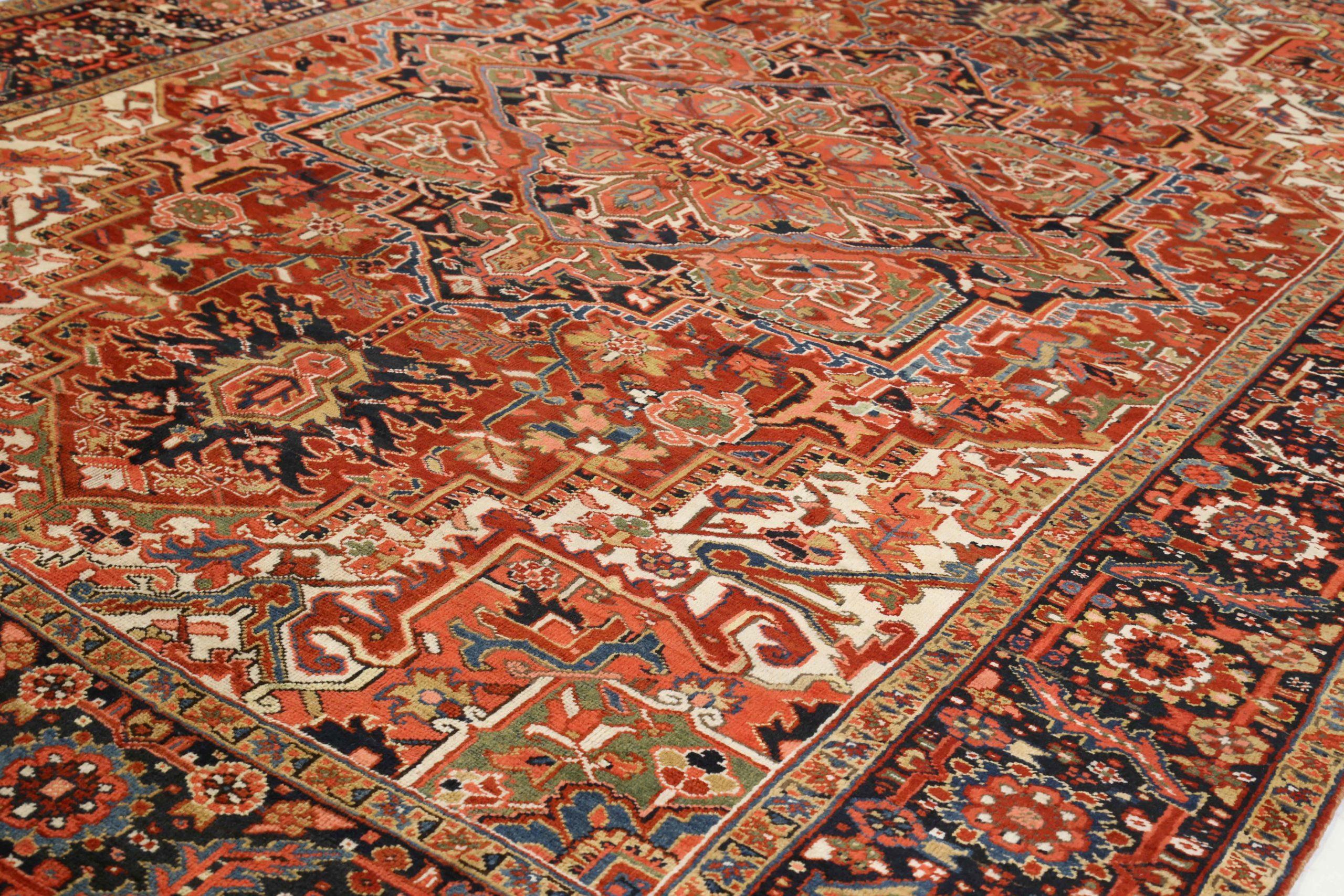 Asiatico Tappeti persiani Heriz Circa 1910 - Lana Avorio Blu Navy Rosso Design - 75462 in vendita