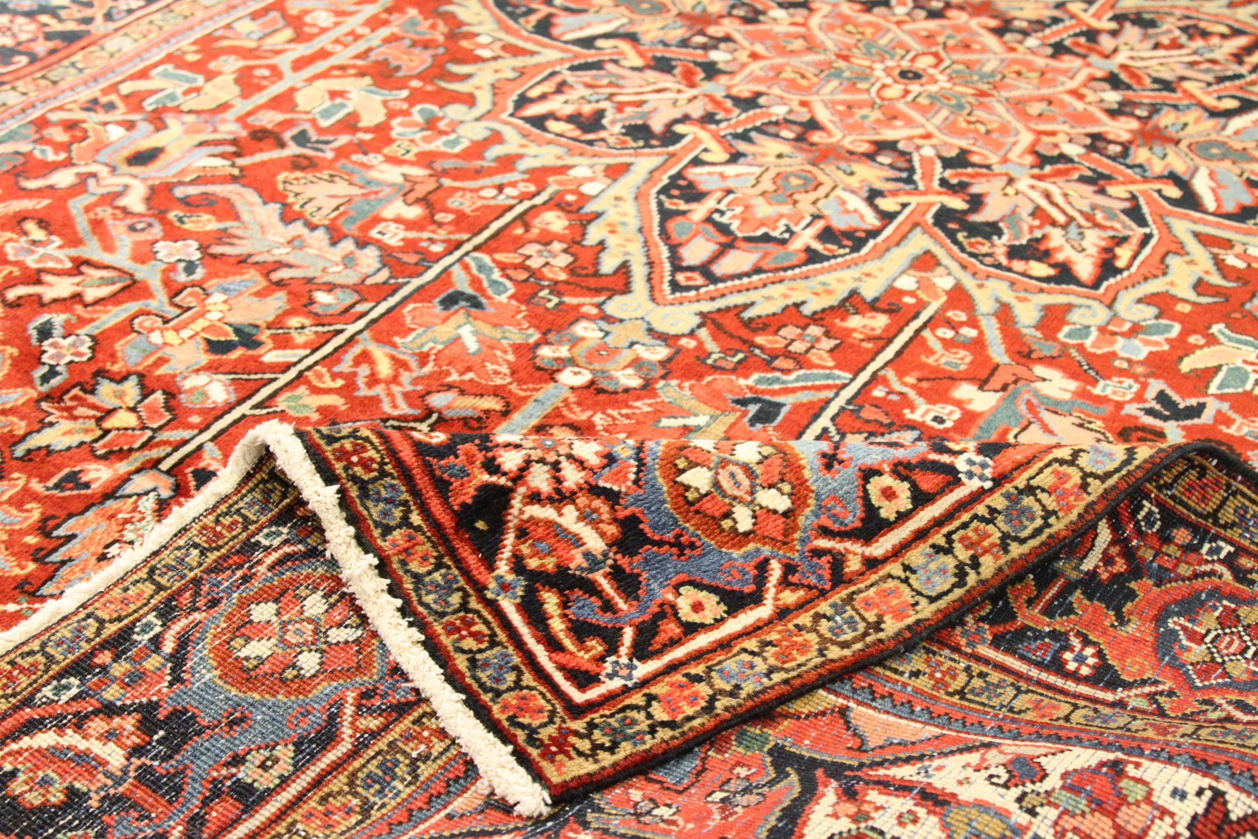 Asiatico Tappeti persiani Heriz Circa 1910 - Lana Avorio Blu Navy Rosso Design - 75602 in vendita