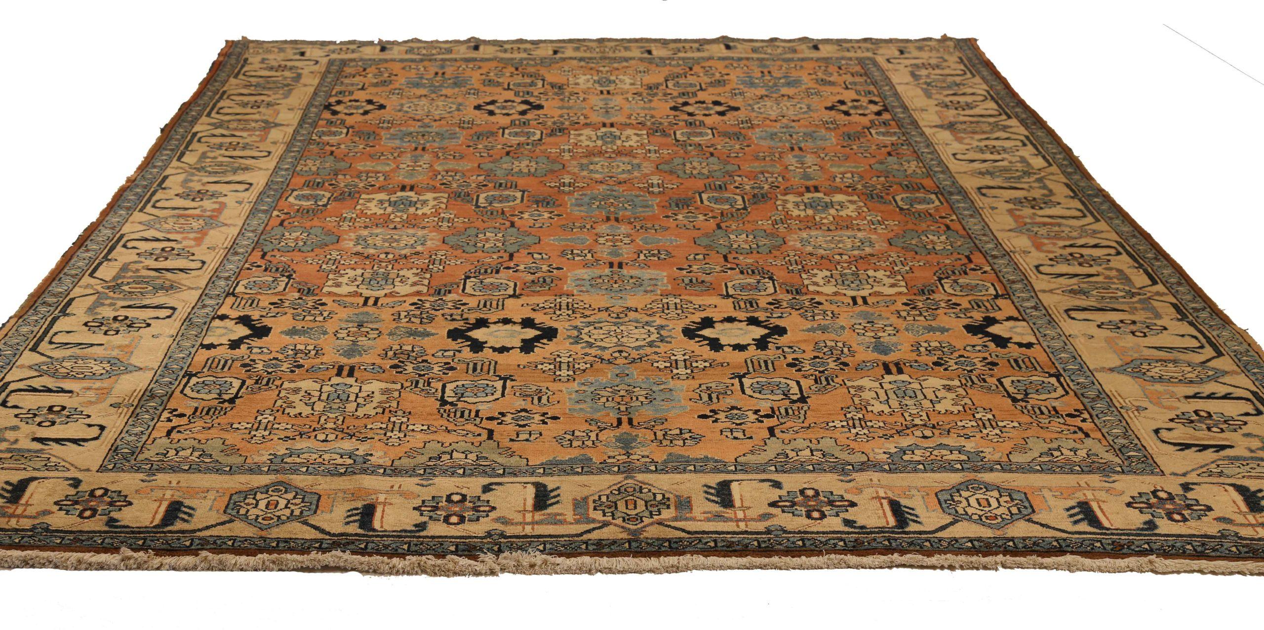 Scopri l'eleganza dei tappeti persiani Heriz con le caratteristiche dei tappeti CIRCA del 1990. Progettato con una meticolosa attenzione ai dettagli, questo design esclusivo è perfetto per valorizzare il tuo spazio.