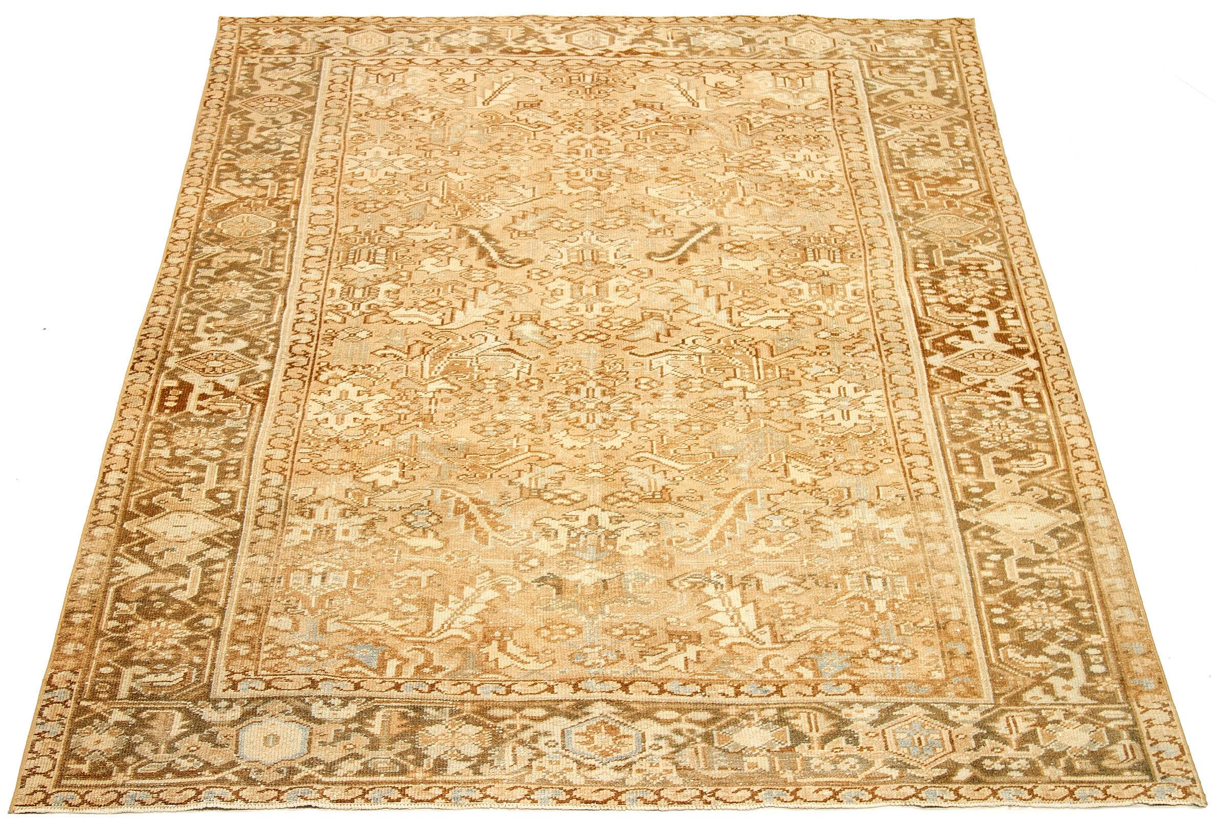 Découvrez l'élégance de l'Eleg persan avec les tapis de zone de Circa 1880. Conçu avec de la laine et du BrownIvoryTaupe, ce design exclusif est parfait pour mettre en valeur votre espace.