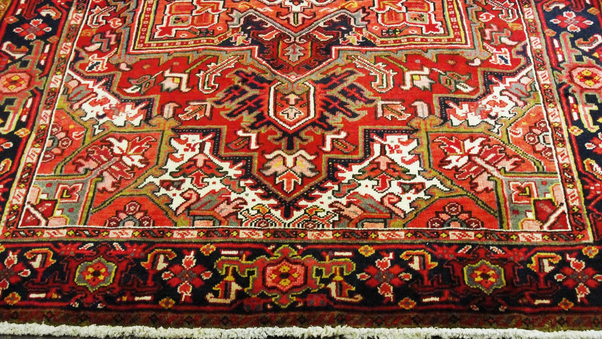 Heriz Serapi Persian Heriz Carpet