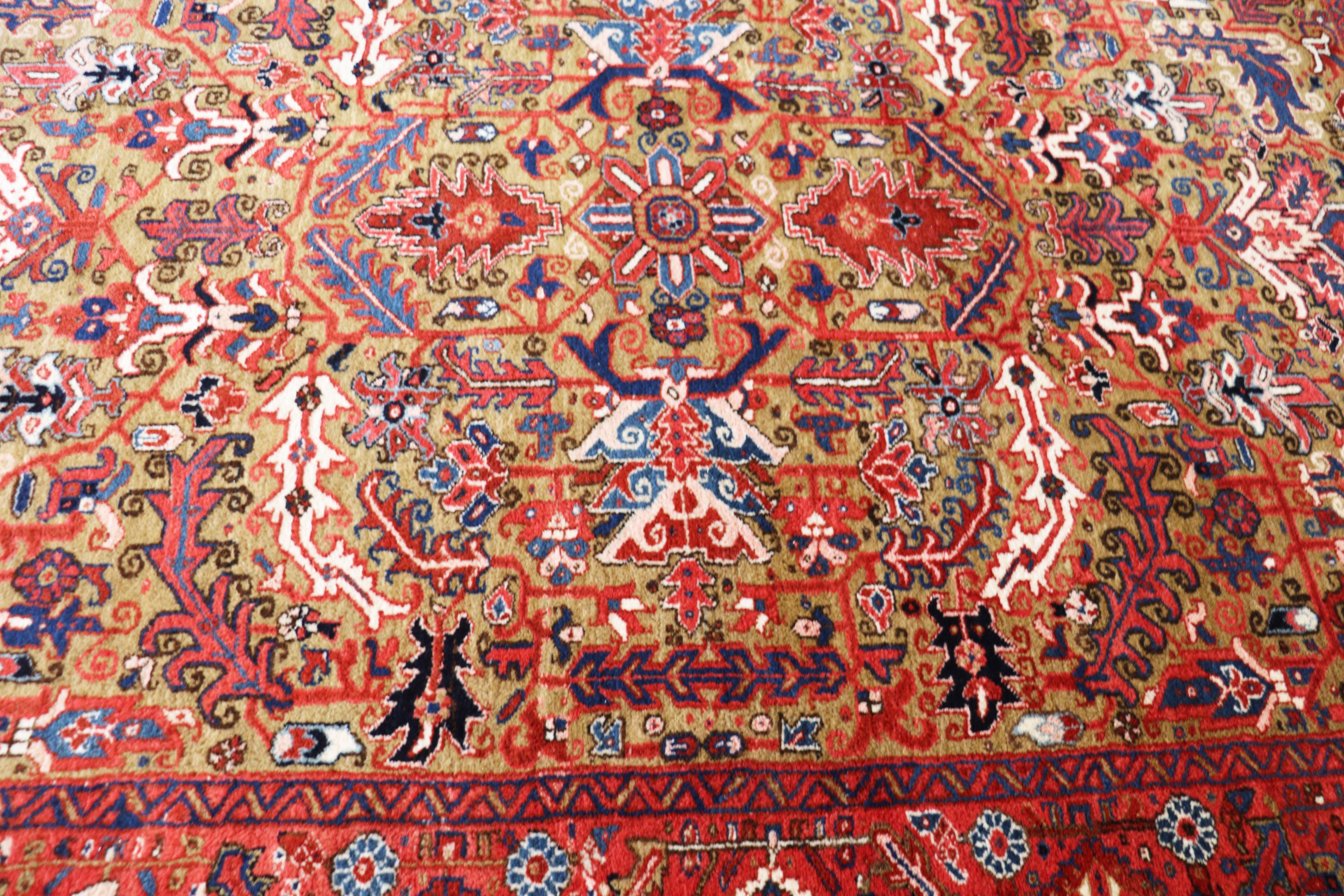 Persian Heriz, Olive Gold Background In Excellent Condition For Sale In Evanston, IL