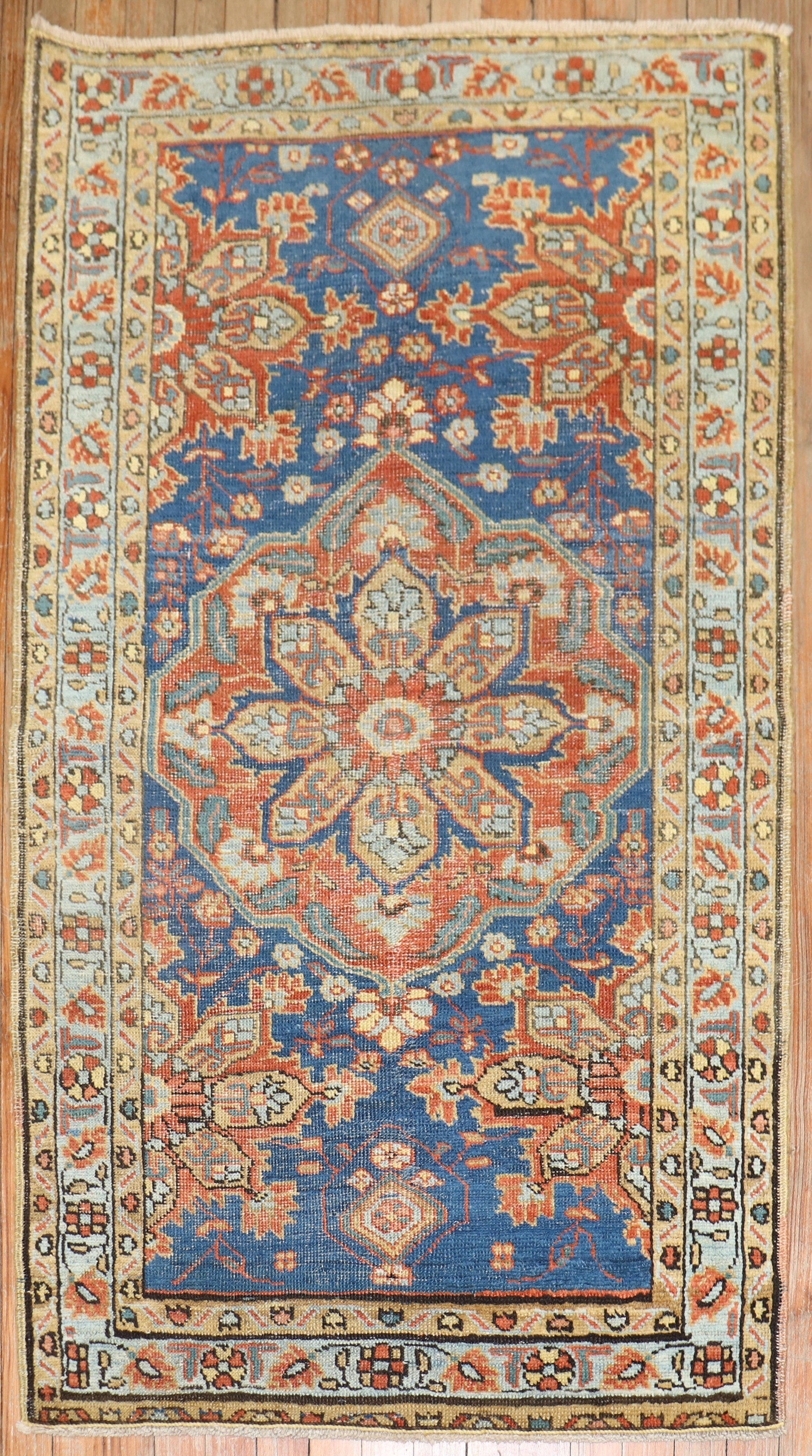 Persian Heriz Scatter Size rug from the 2nd quarter of the 20th century.

Measures: 2'10'' x 4'11''.
 