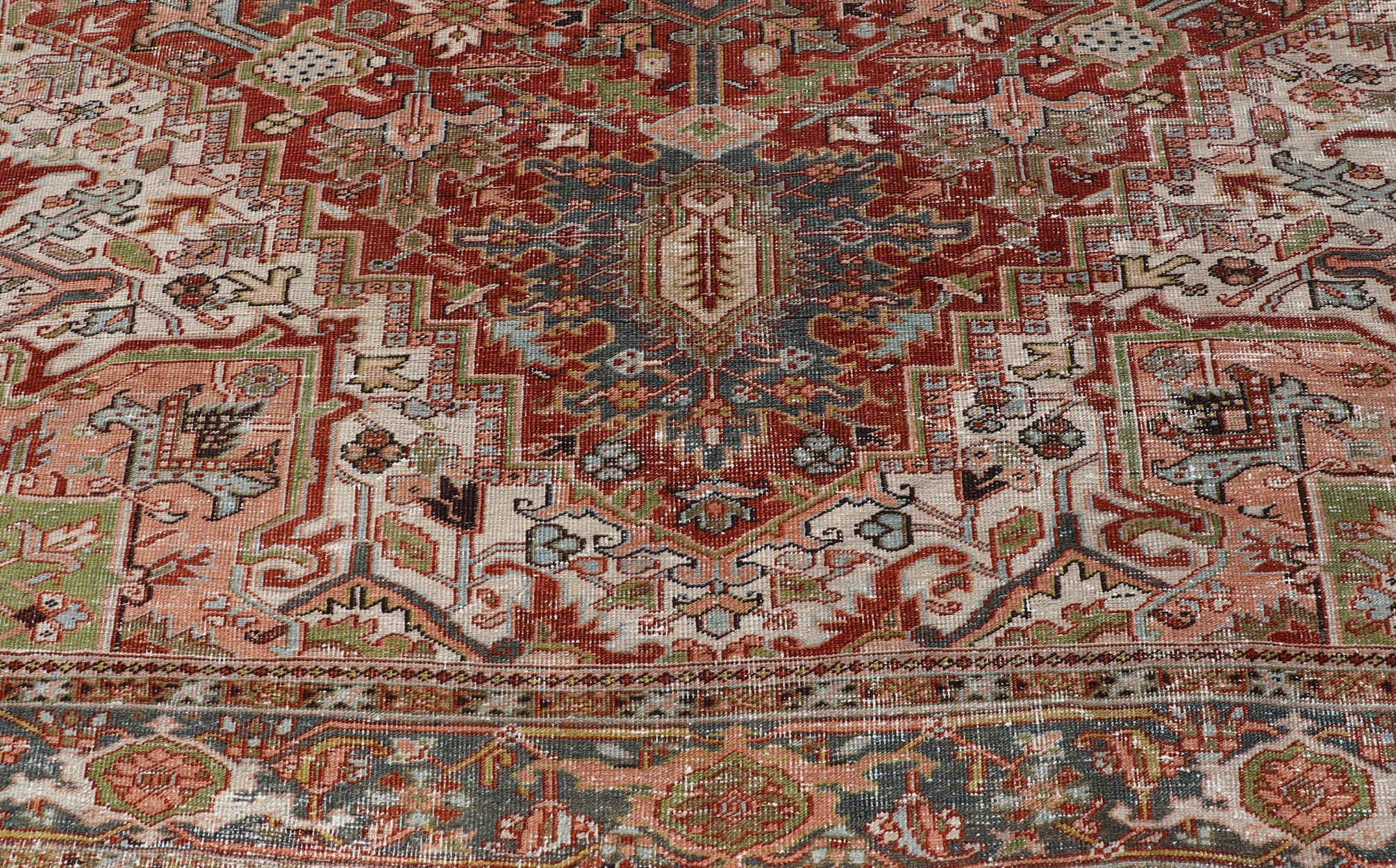 Persischer Heriz-Teppich in reichhaltiger Farbpalette und Medaillon-Design 8'10 x 11'1 im Angebot 5