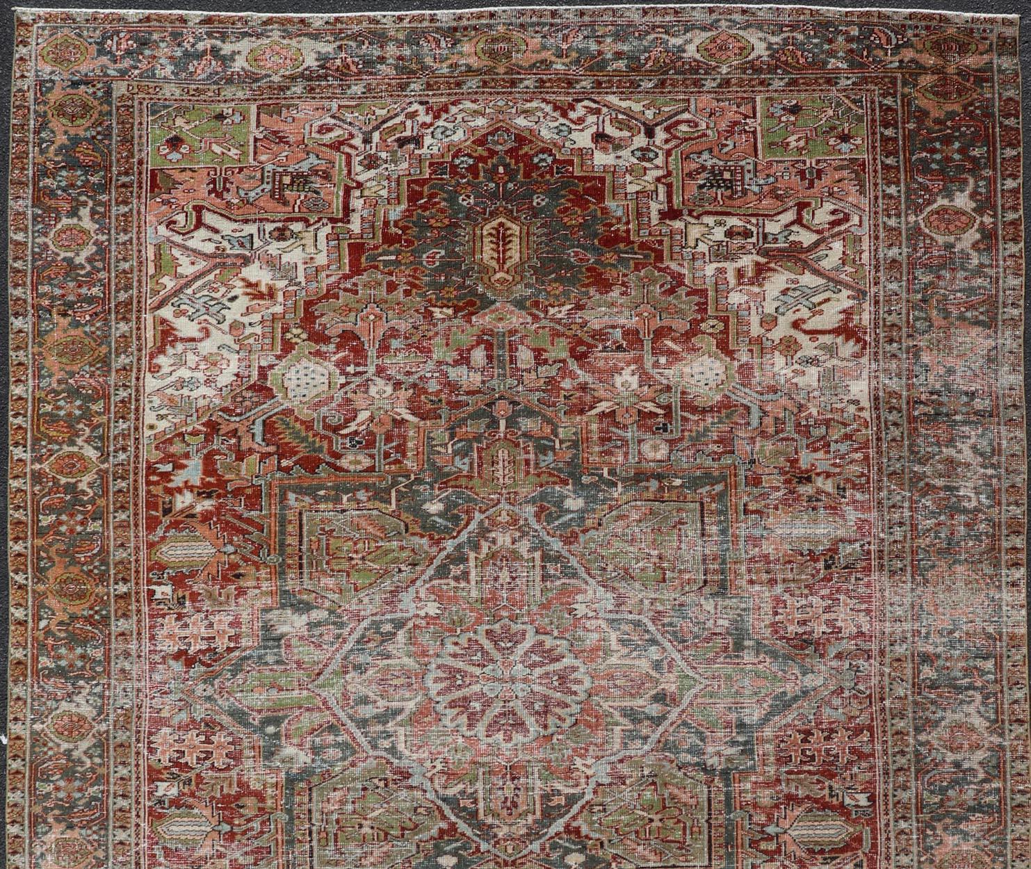Persischer Heriz-Teppich in reichhaltiger Farbpalette und Medaillon-Design 8'10 x 11'1 im Zustand „Gut“ im Angebot in Atlanta, GA