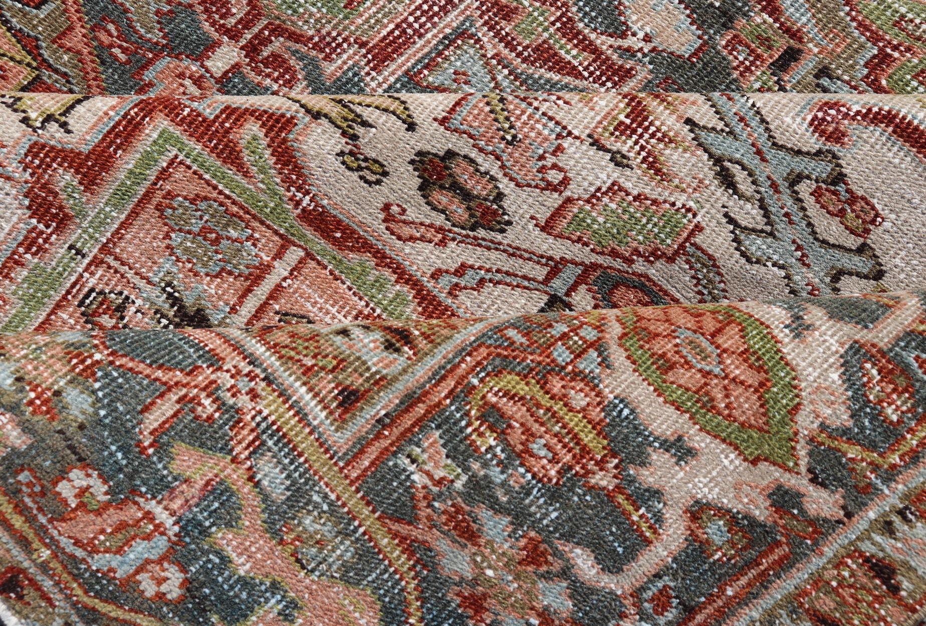 Persischer Heriz-Teppich in reichhaltiger Farbpalette und Medaillon-Design 8'10 x 11'1 im Angebot 2