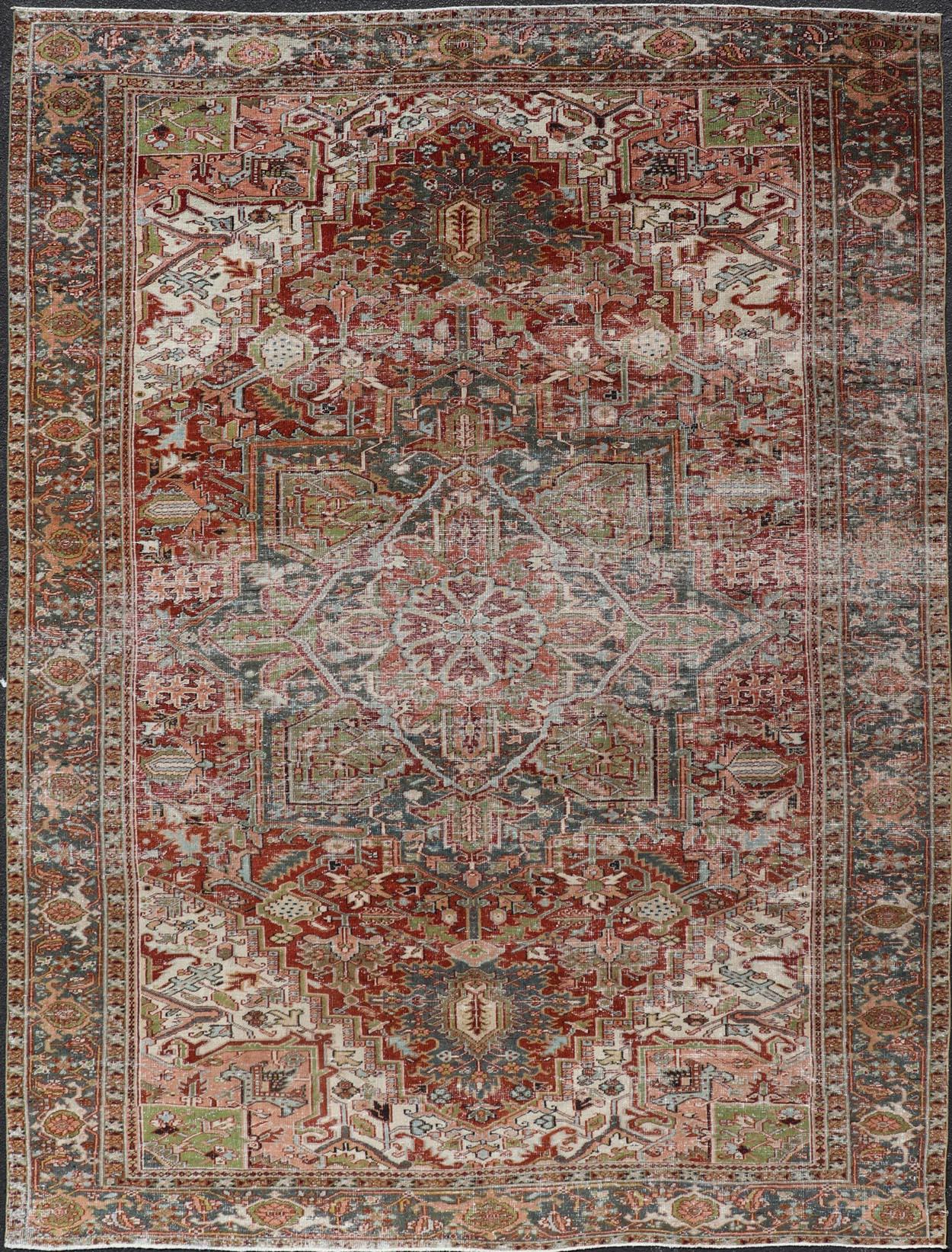 Persischer Heriz-Teppich in reichhaltiger Farbpalette und Medaillon-Design 8'10 x 11'1 im Angebot