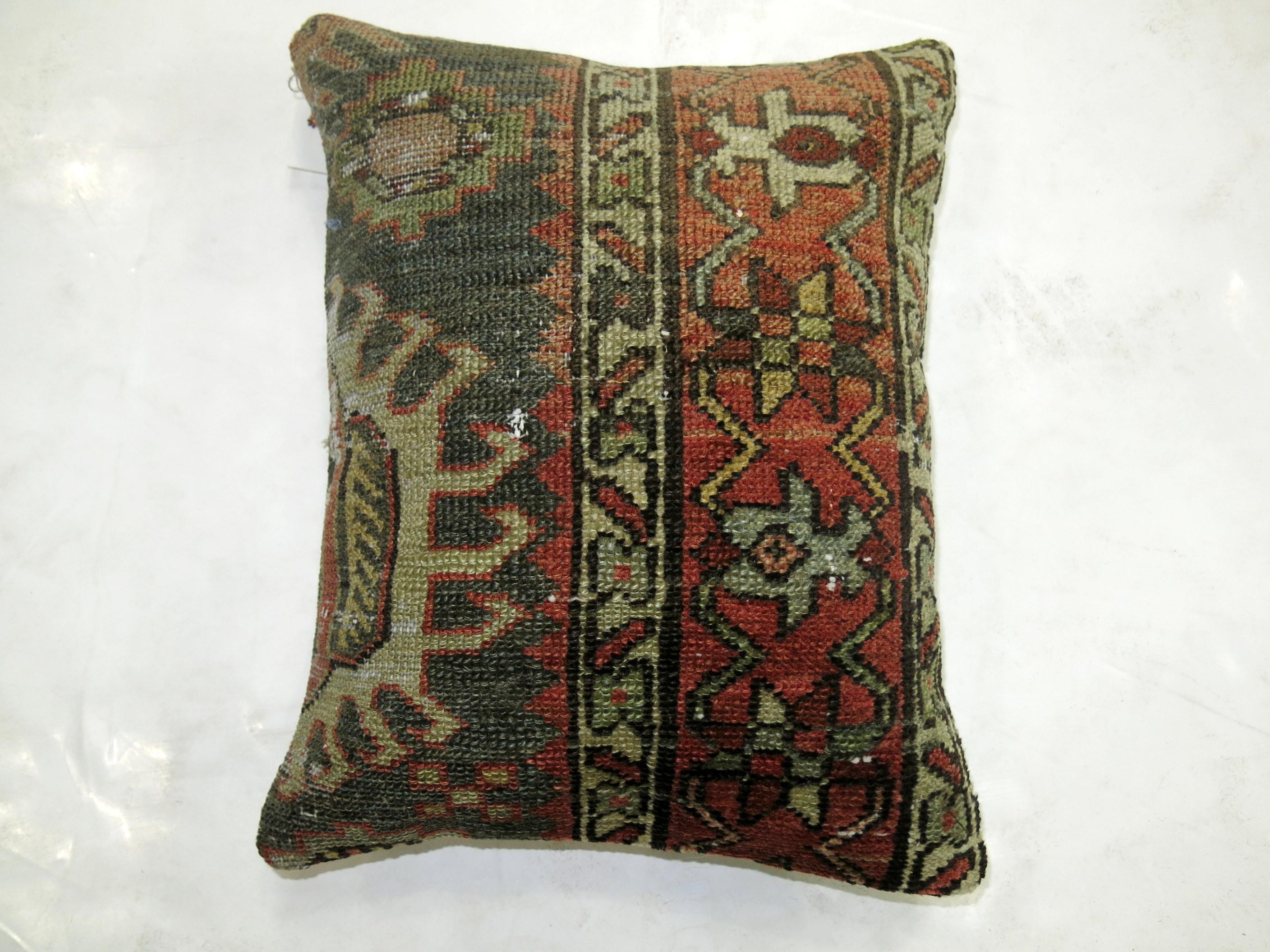 Persian Heriz Rug Pillow In Good Condition For Sale In New York, NY