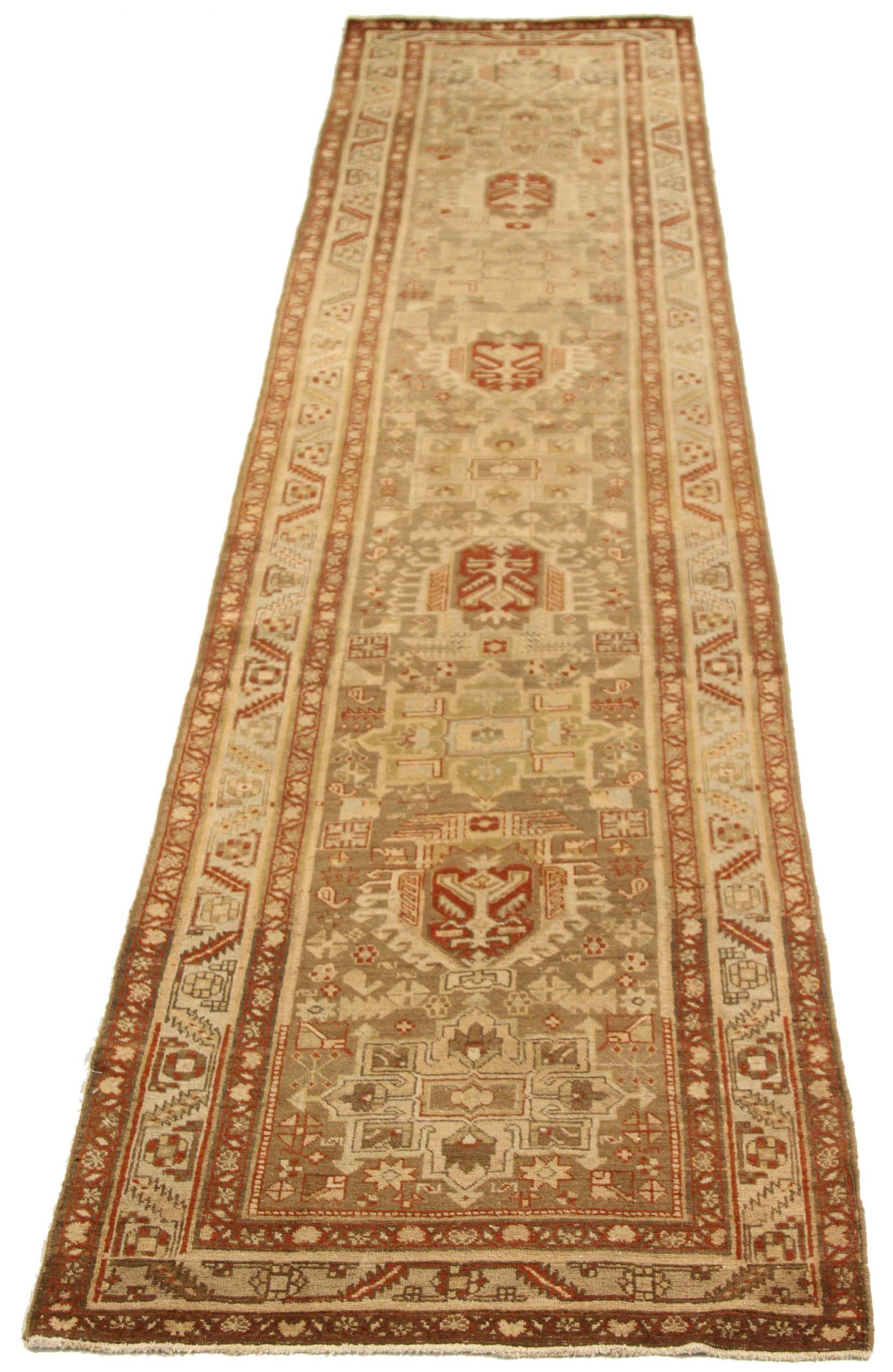 Descubre la elegancia de la alfombra persa Heriz. Diseñado con meticulosa atención al detalle, este diseño exclusivo es perfecto para realzar tu espacio.