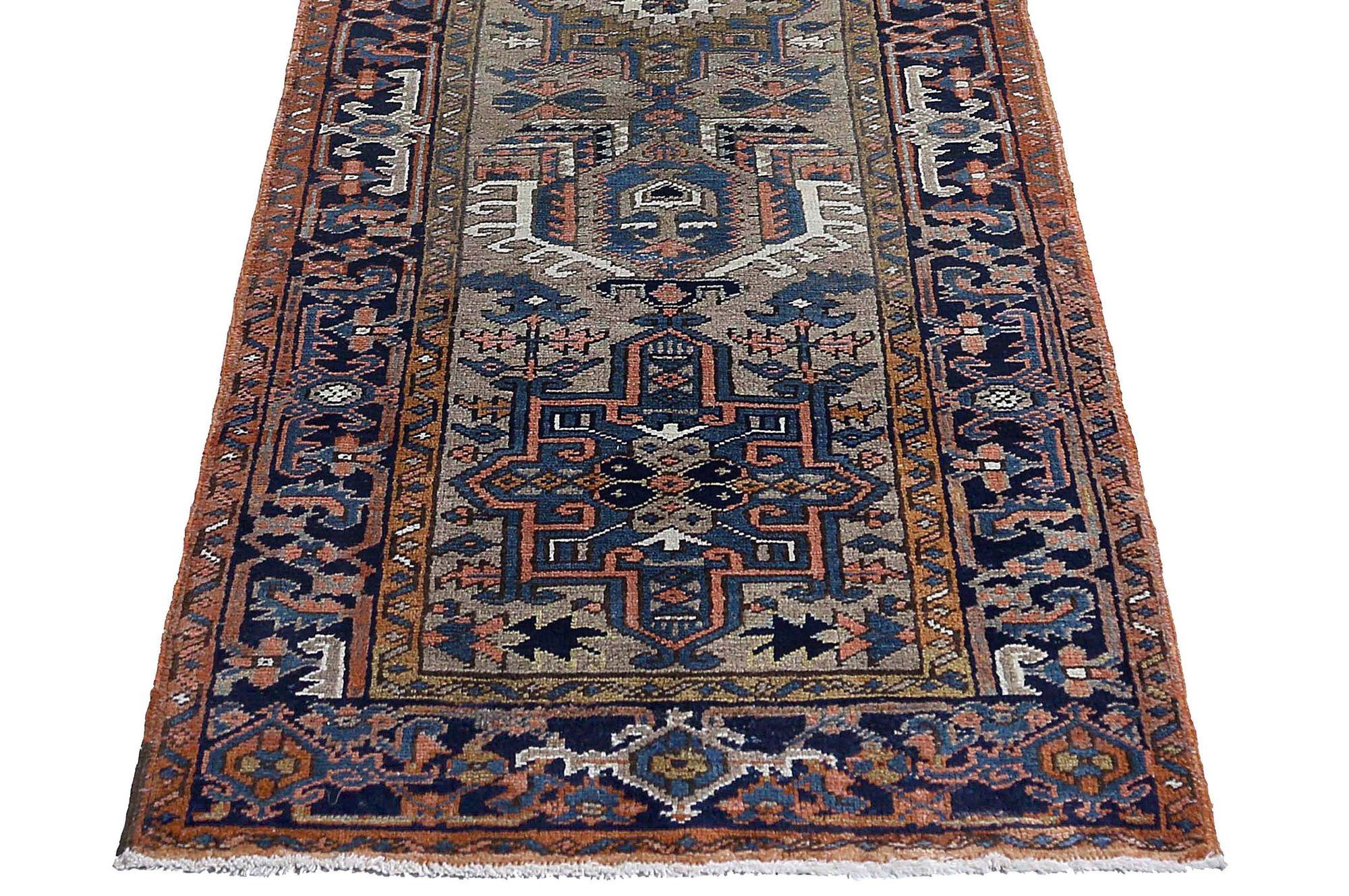 Persischer Heriz-Läufer aus Wolle - Elfenbein, Marineblau, Design - 96911 im Zustand „Hervorragend“ im Angebot in Dallas, TX