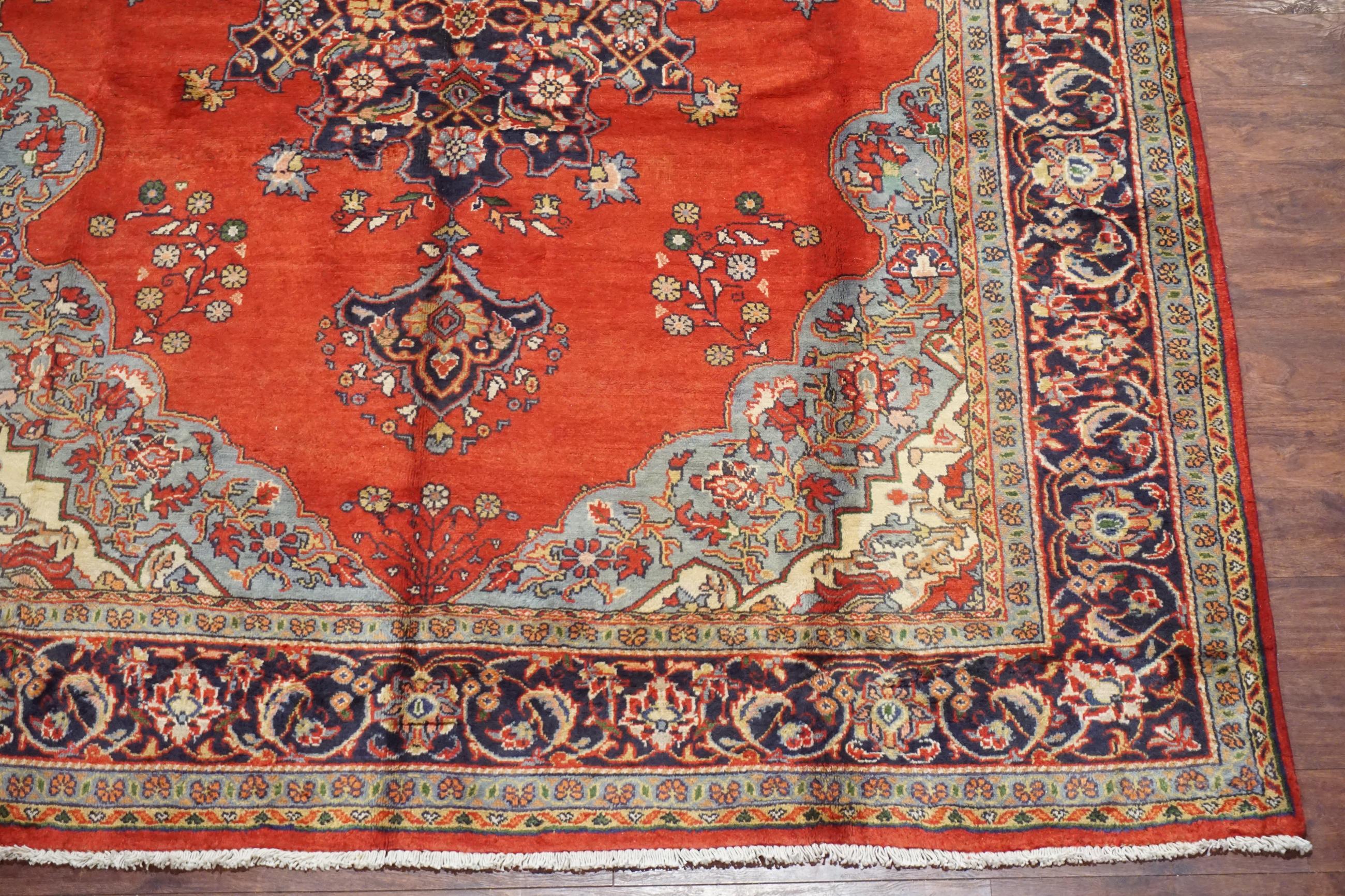 Wool Persian Heriz Serapi Rug, circa 1940 For Sale