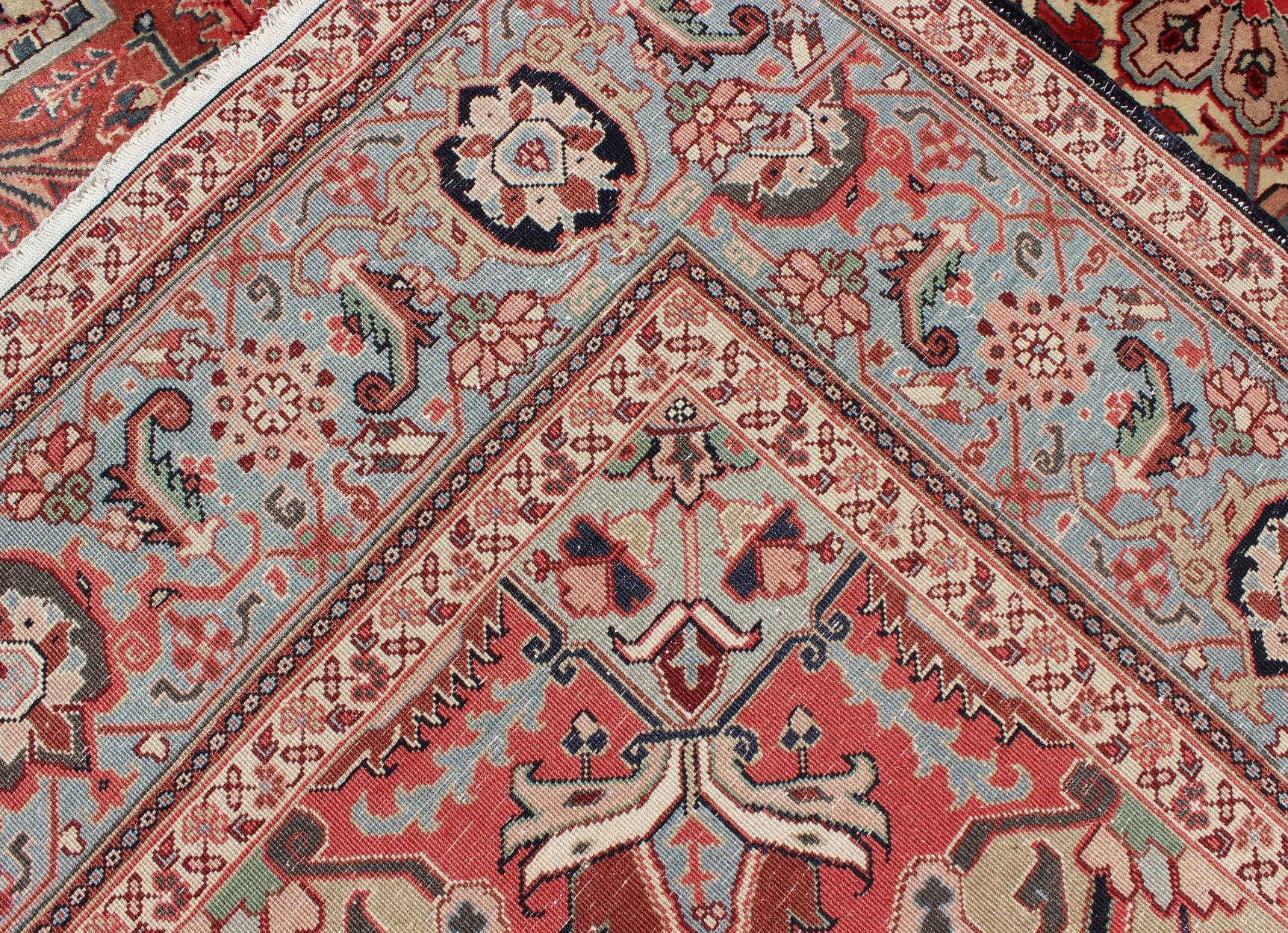Hand-Knotted Persian Heriz-Serapi Vintage Rug with Geometric Design in Soft Colors For Sale