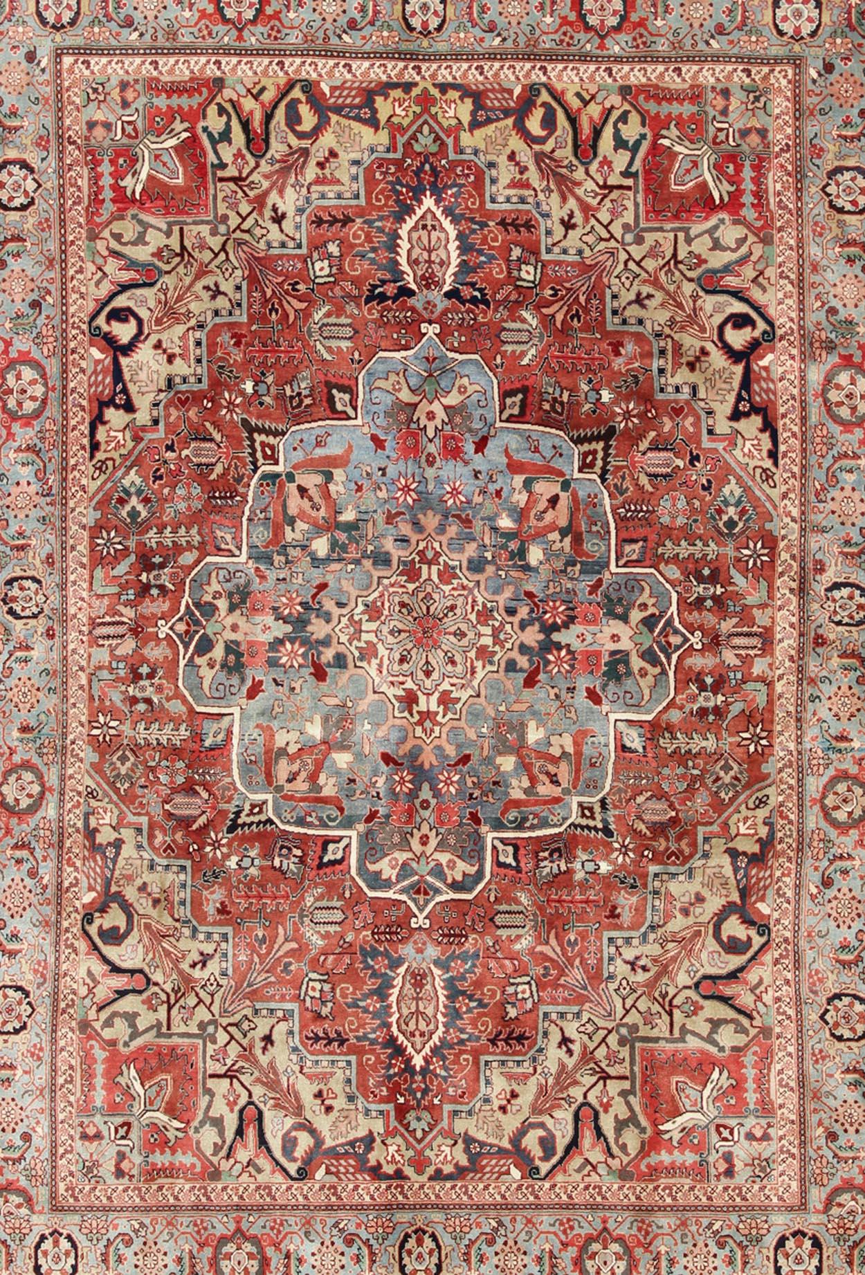 20th Century Persian Heriz-Serapi Vintage Rug with Geometric Design in Soft Colors For Sale